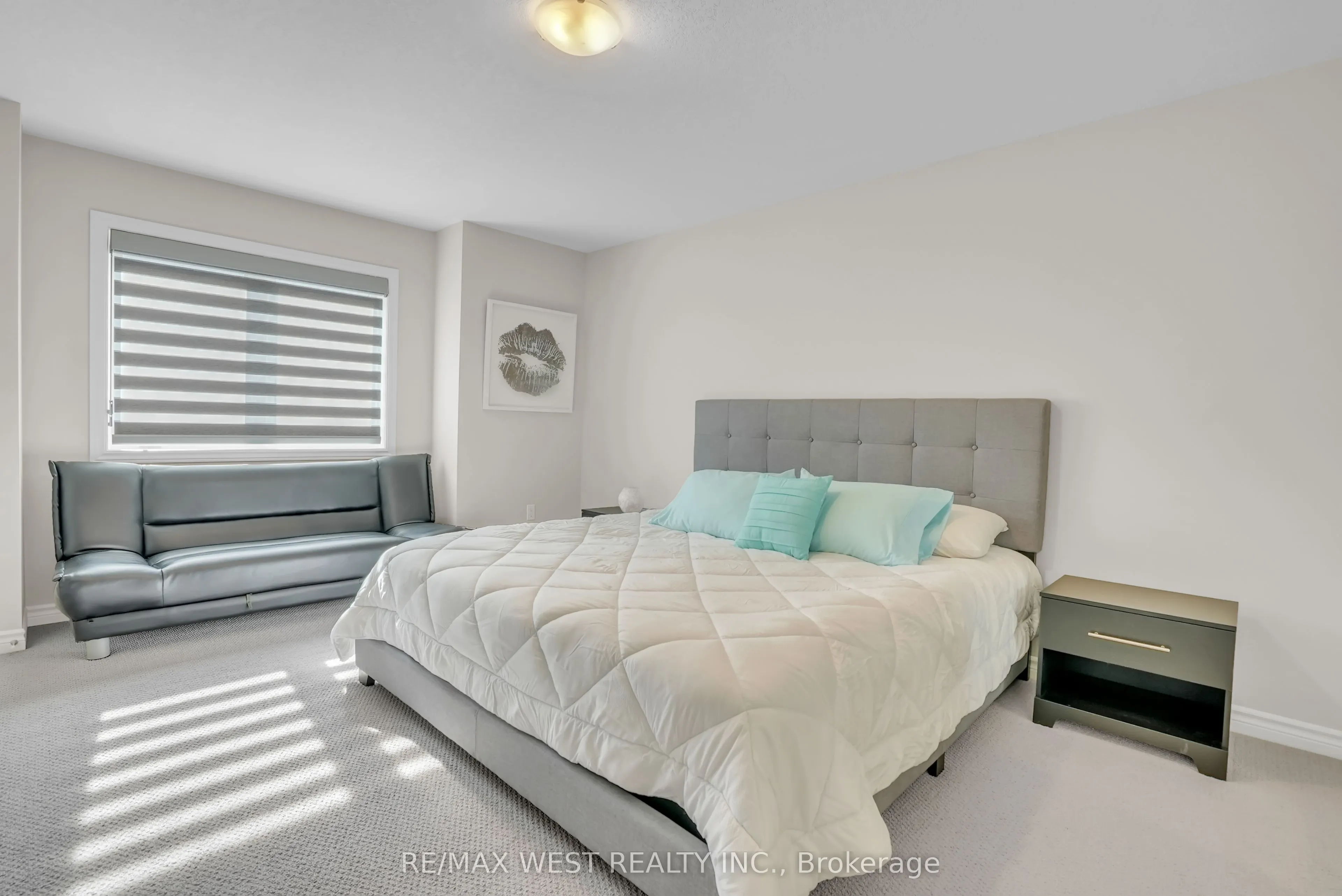 8 Spooner Crescent