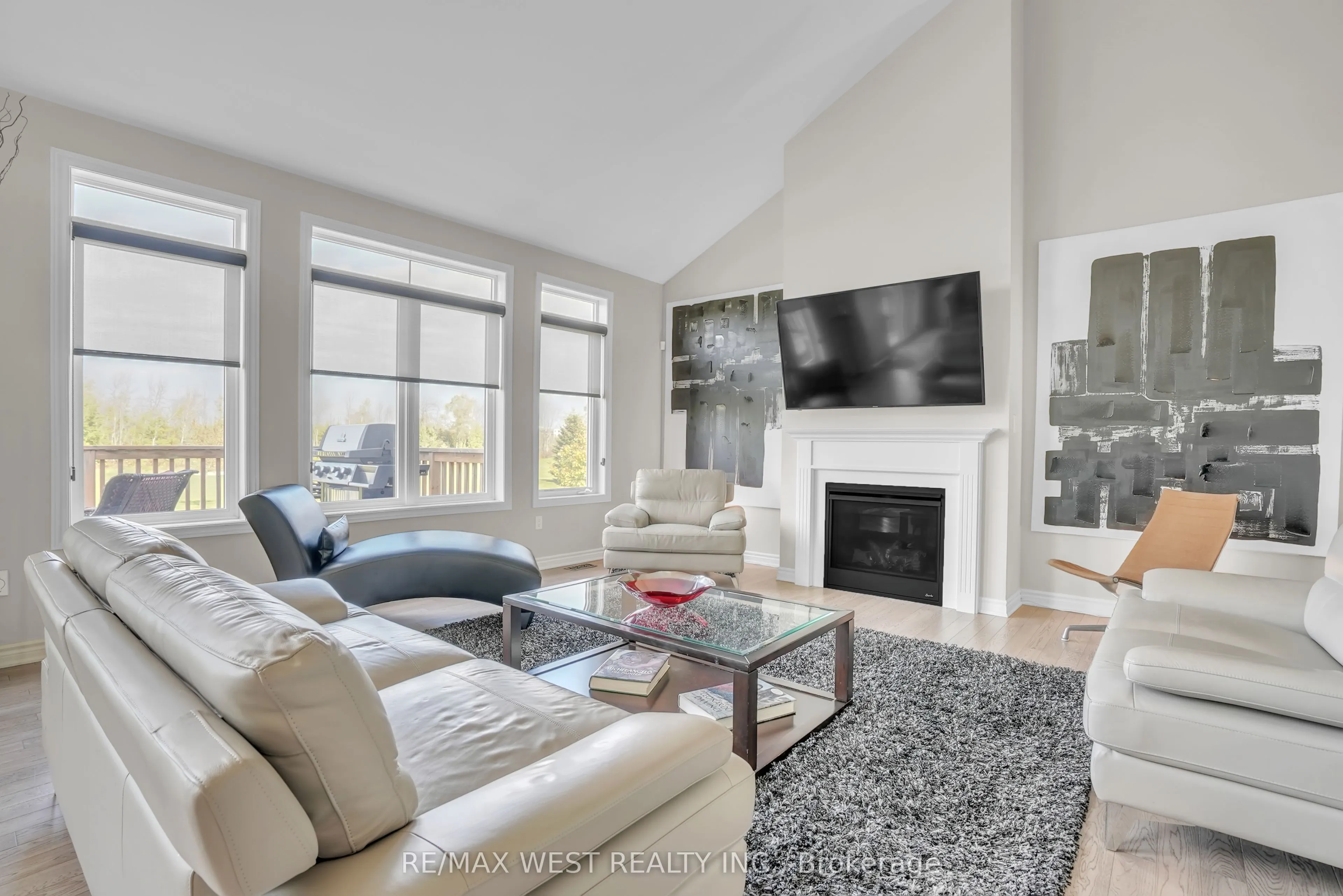 8 Spooner Crescent