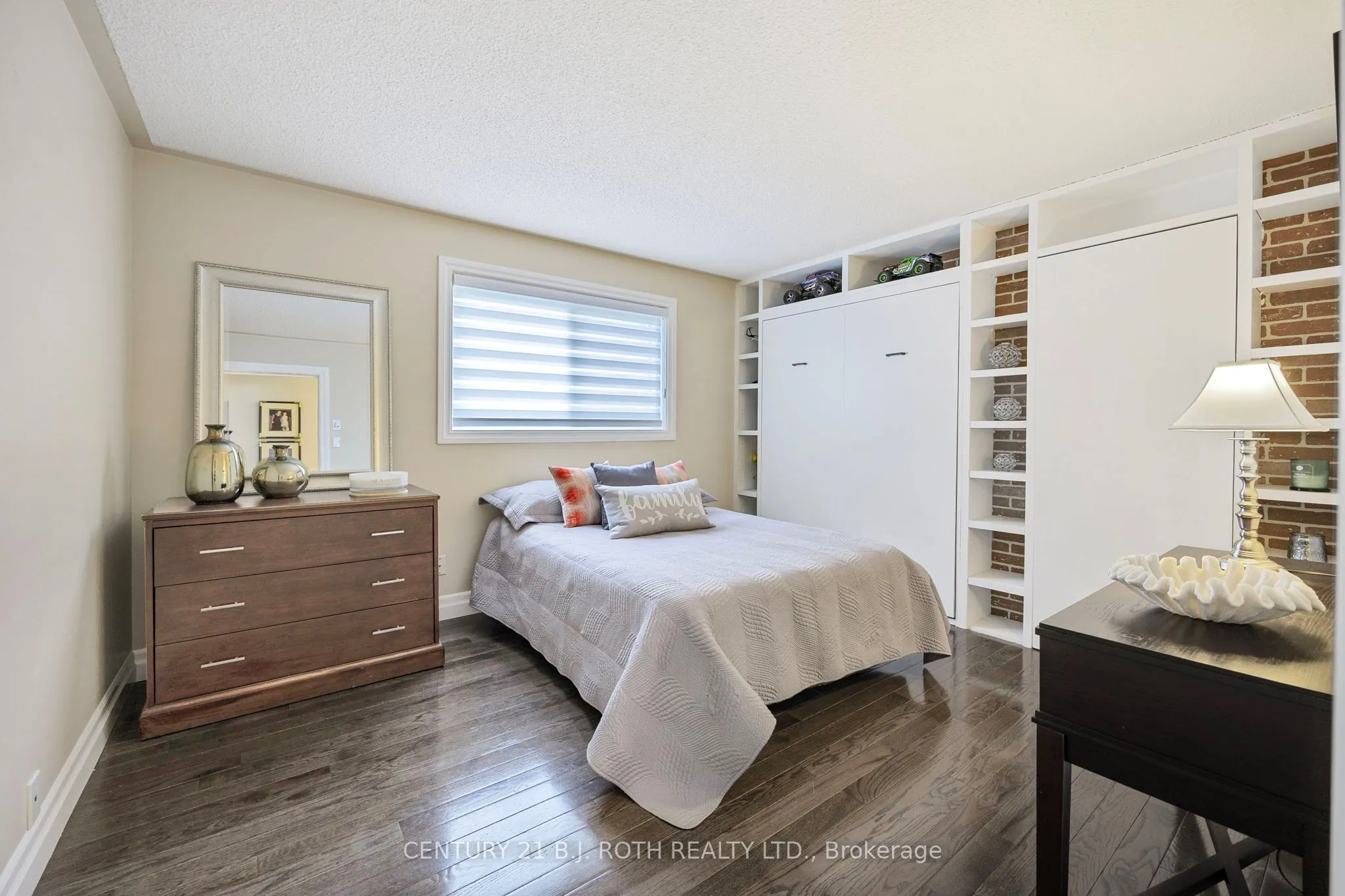 10 Allen Drive N