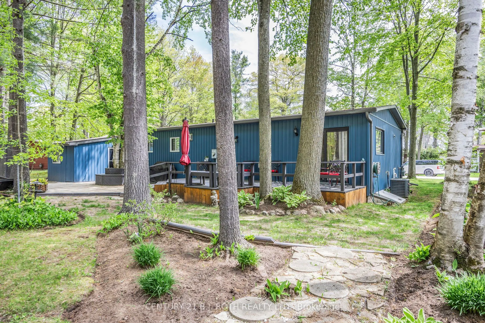 10 Allen Drive N
