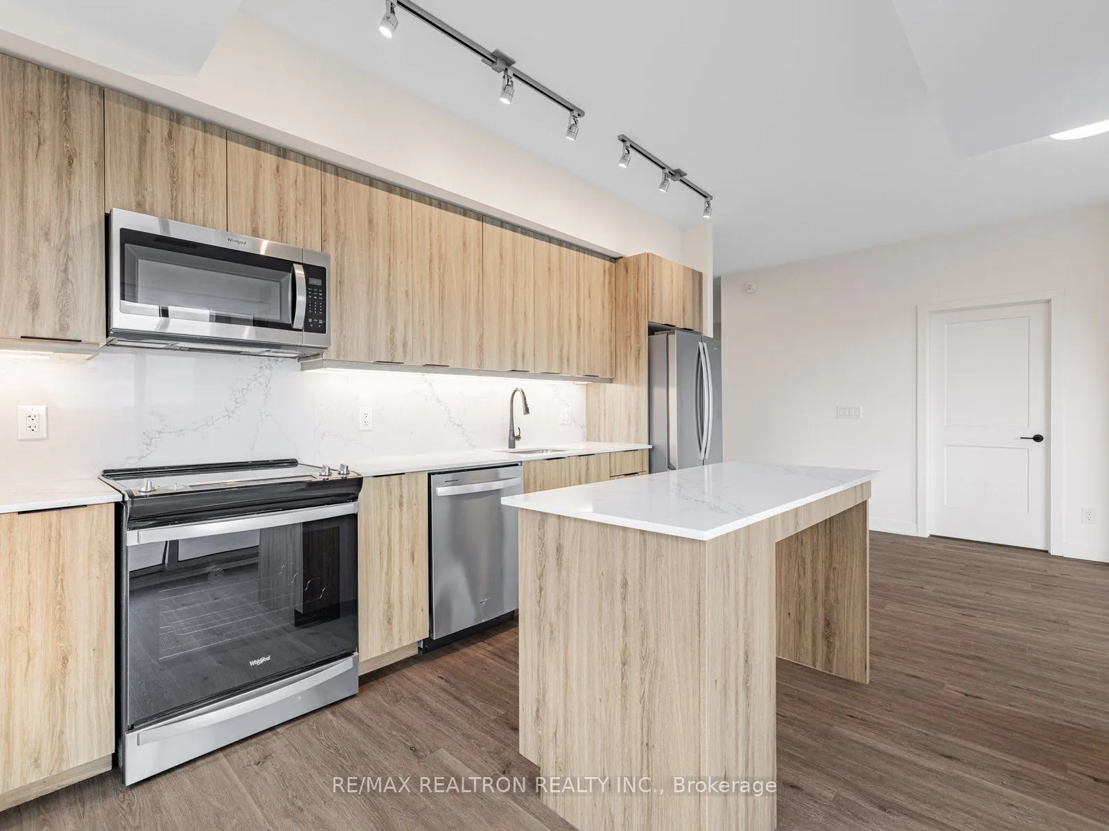 56 Lakeside Terrace, #506