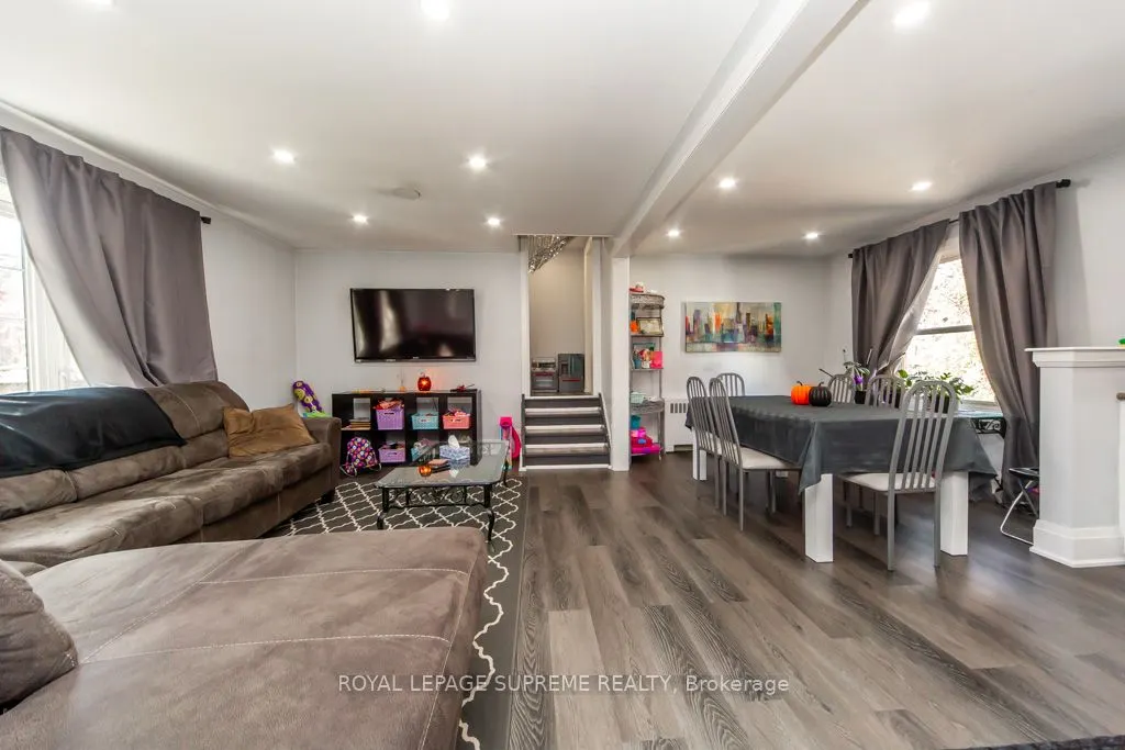 248 Mississaga Street W