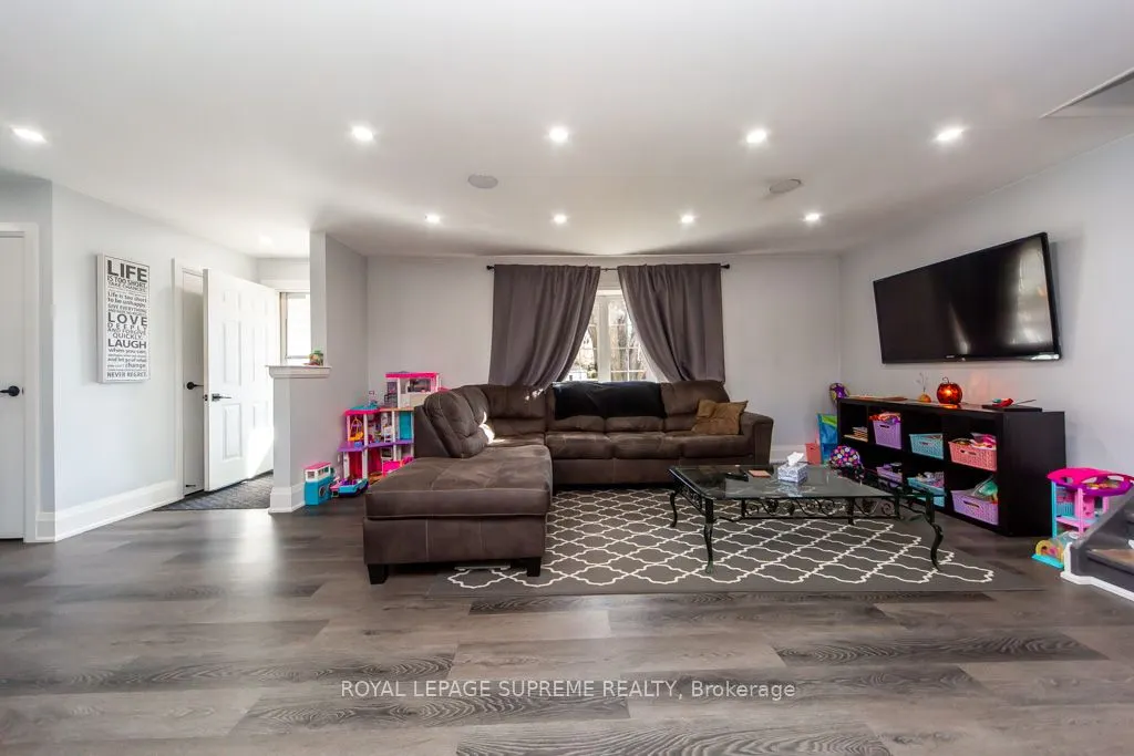 248 Mississaga Street W