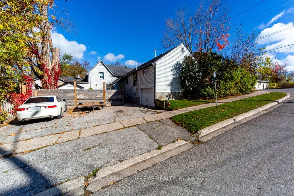 248 Mississaga Street W