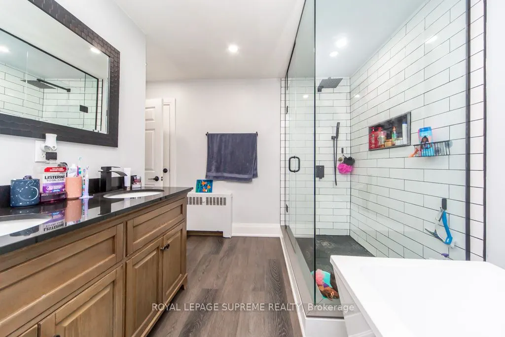 248 Mississaga Street W