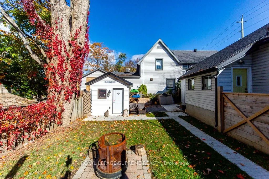 248 Mississaga Street W