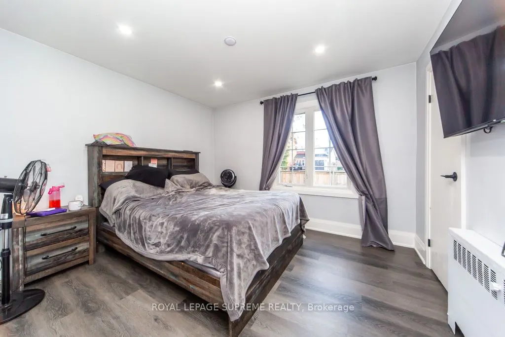248 Mississaga Street W