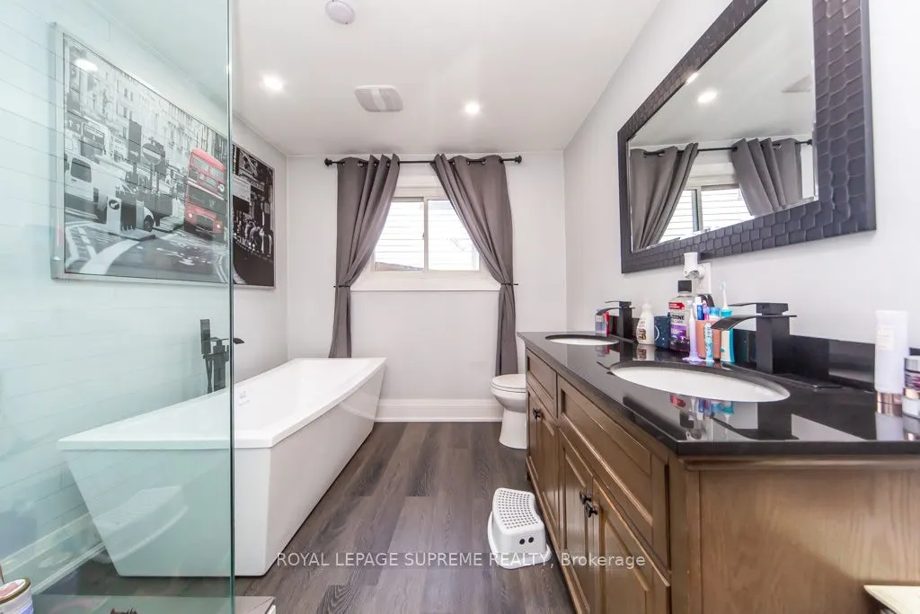 248 Mississaga Street W