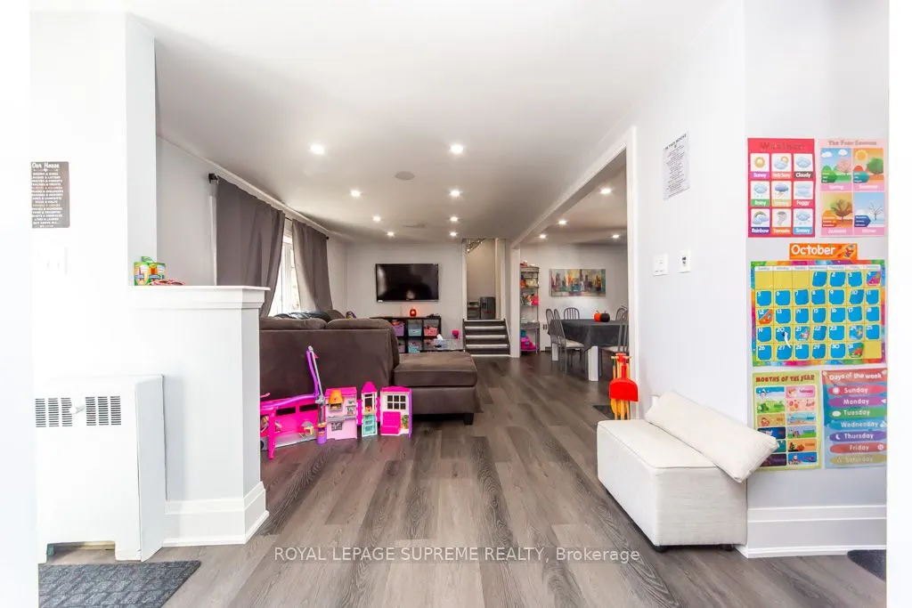 248 Mississaga Street W
