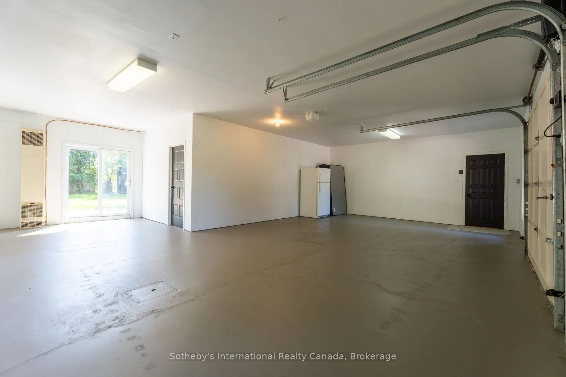 31 Elizabeth Street E