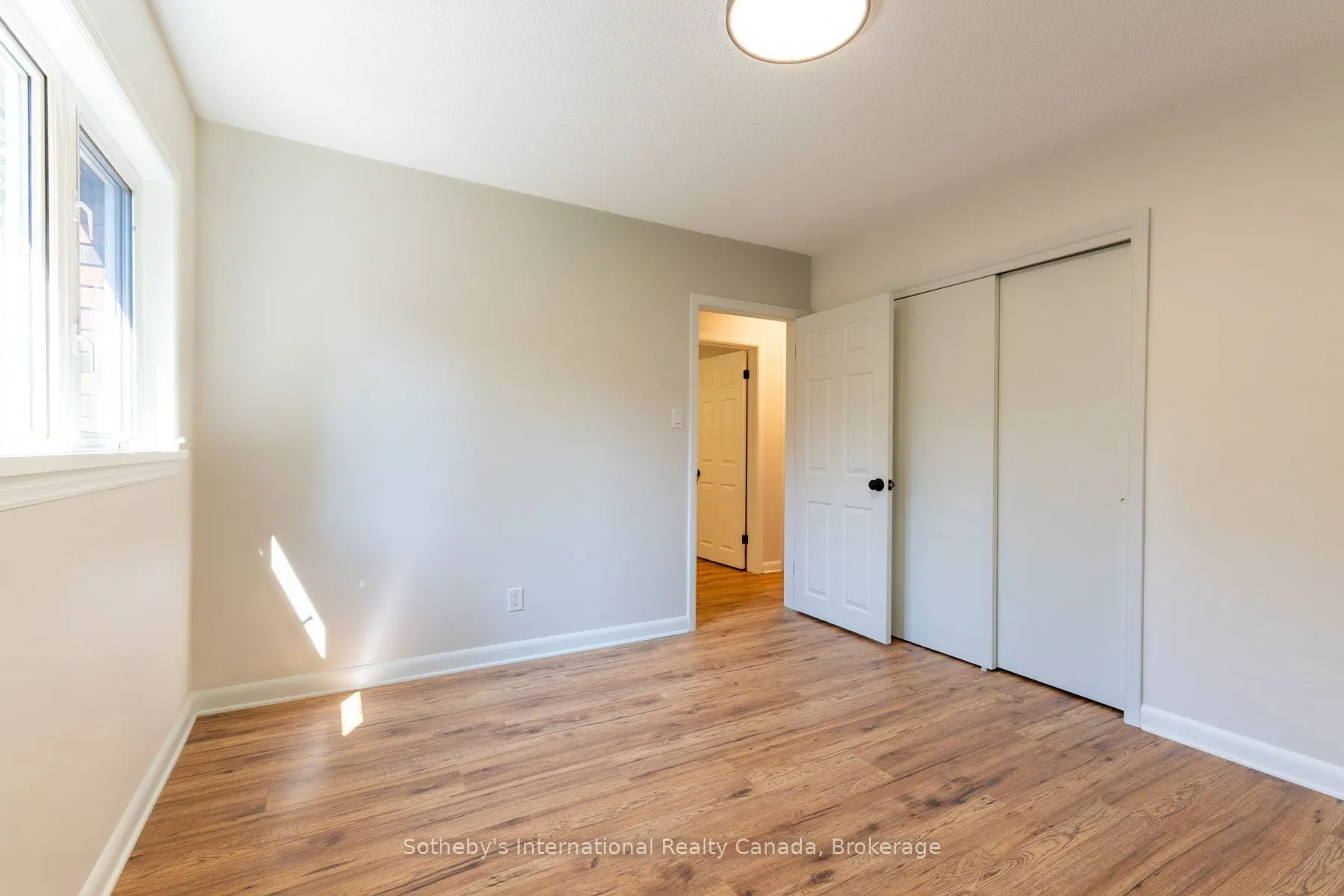 31 Elizabeth Street E