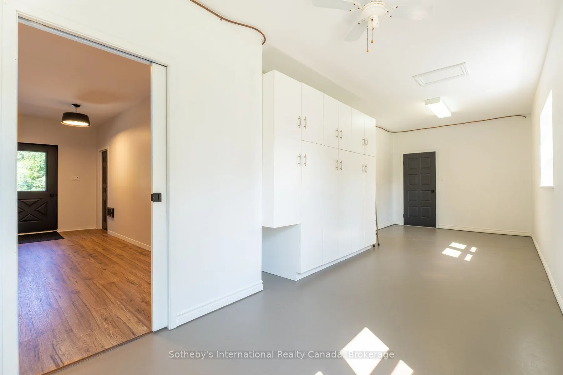 31 Elizabeth Street E