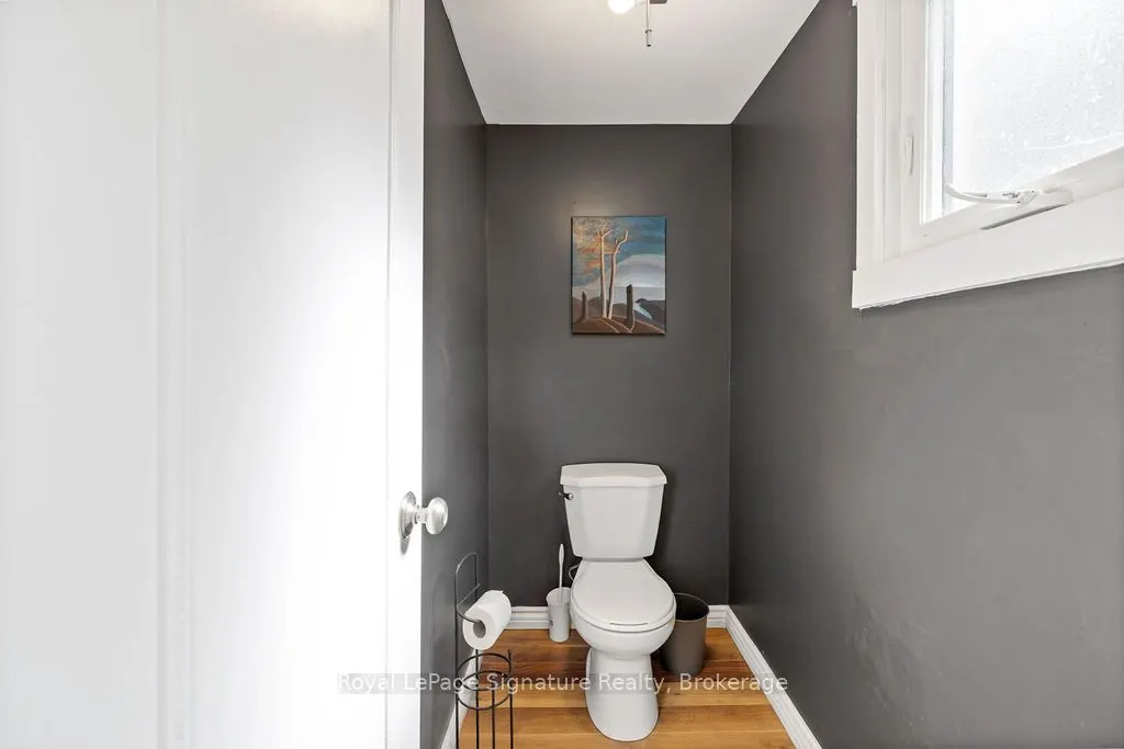 124 ESCARPMENT Crescent, #2
