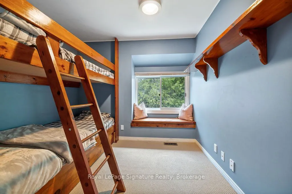 124 ESCARPMENT Crescent, #2