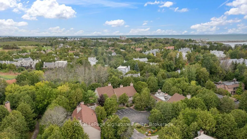 124 ESCARPMENT Crescent, #2