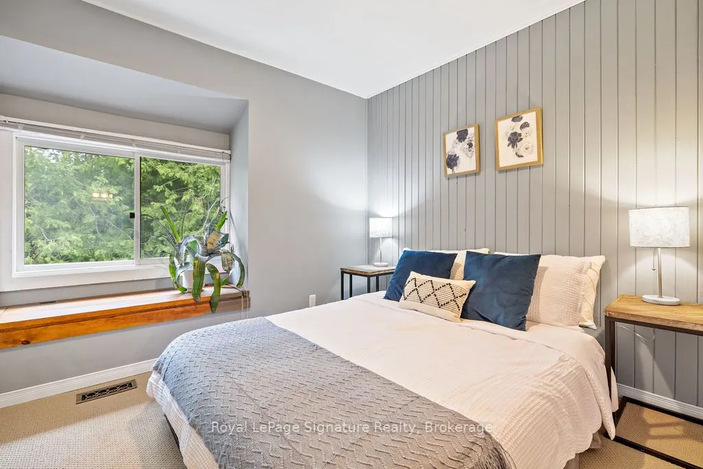 124 ESCARPMENT Crescent, #2