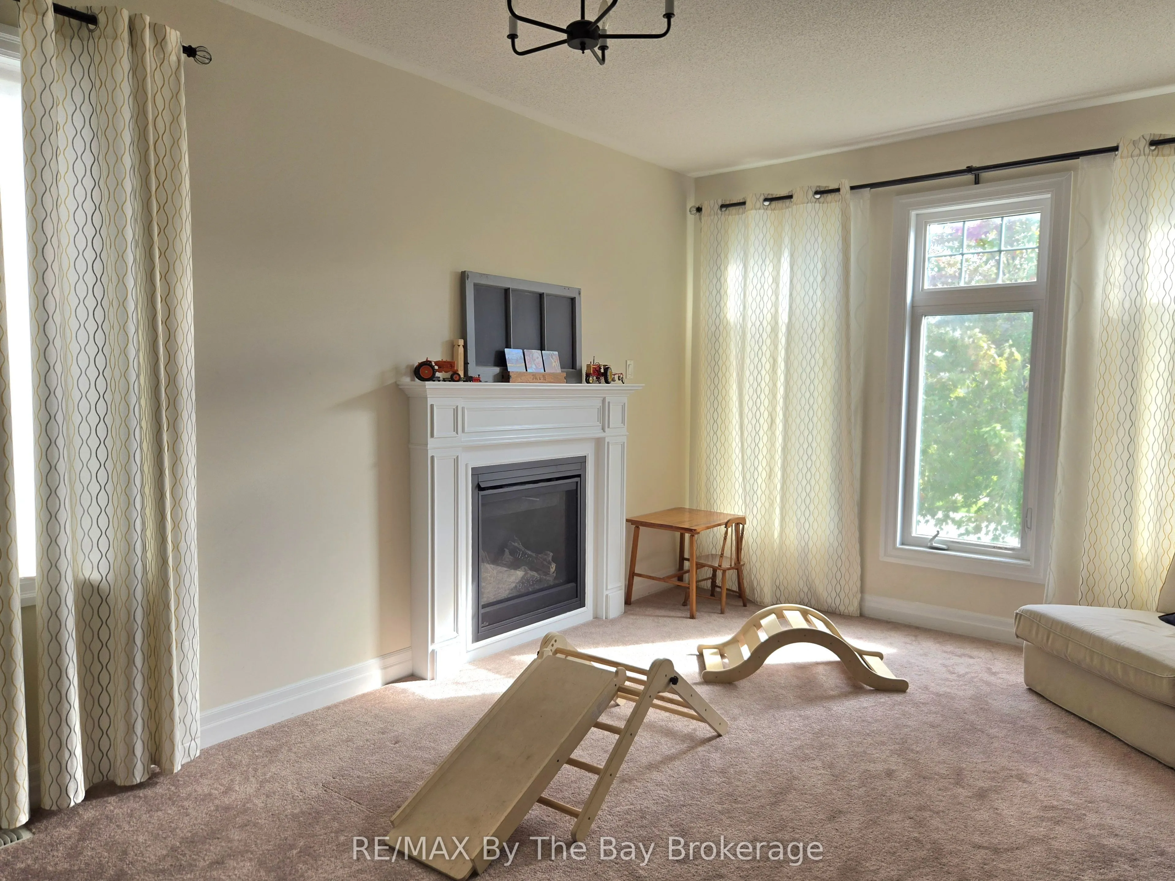 93 Allegra Drive, #Upper