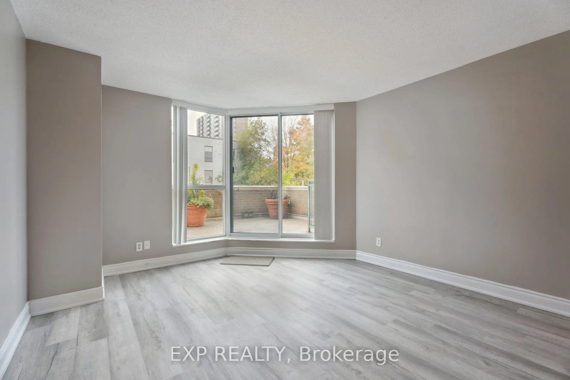 140 Dunlop Street E, #301