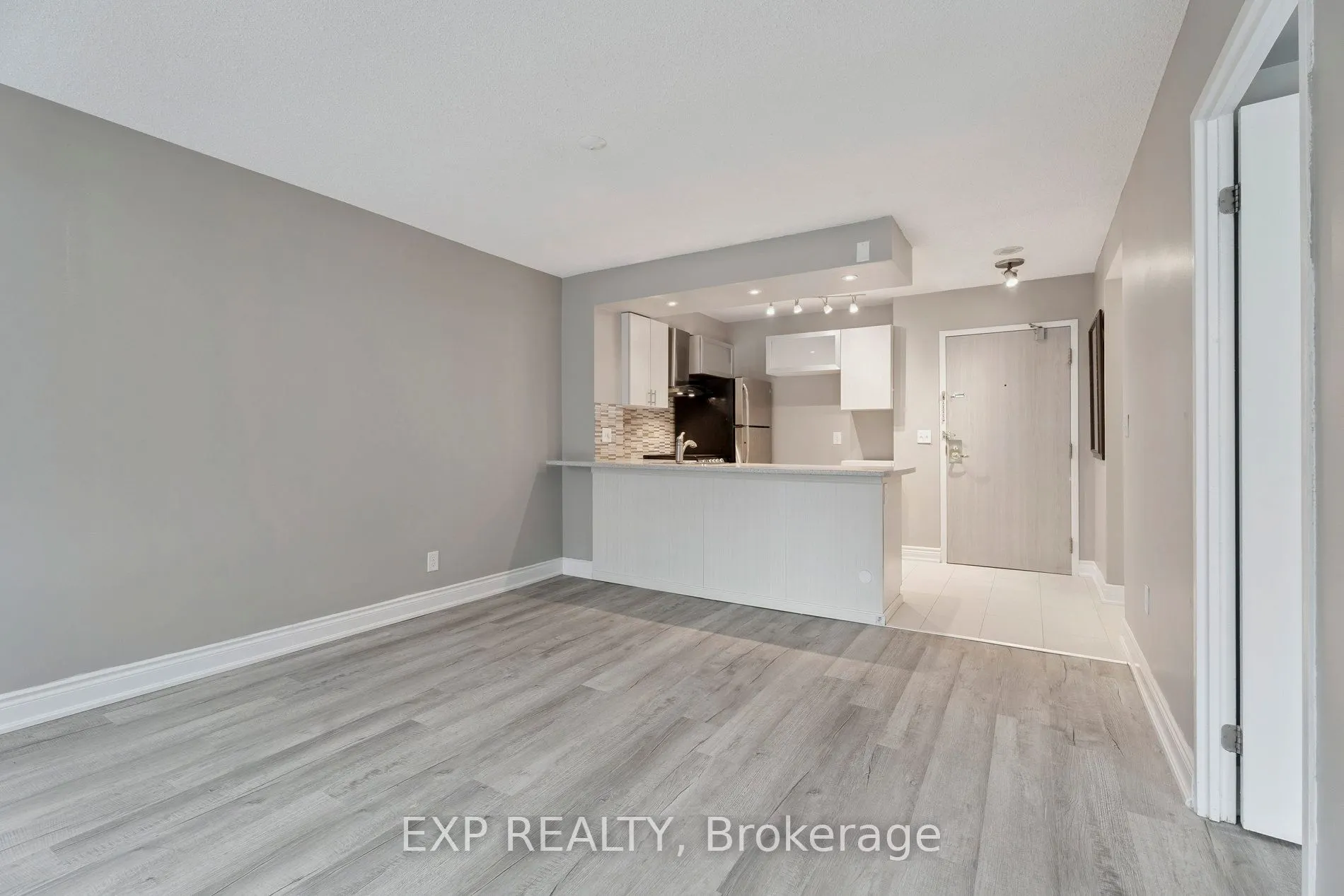 140 Dunlop Street E, #301