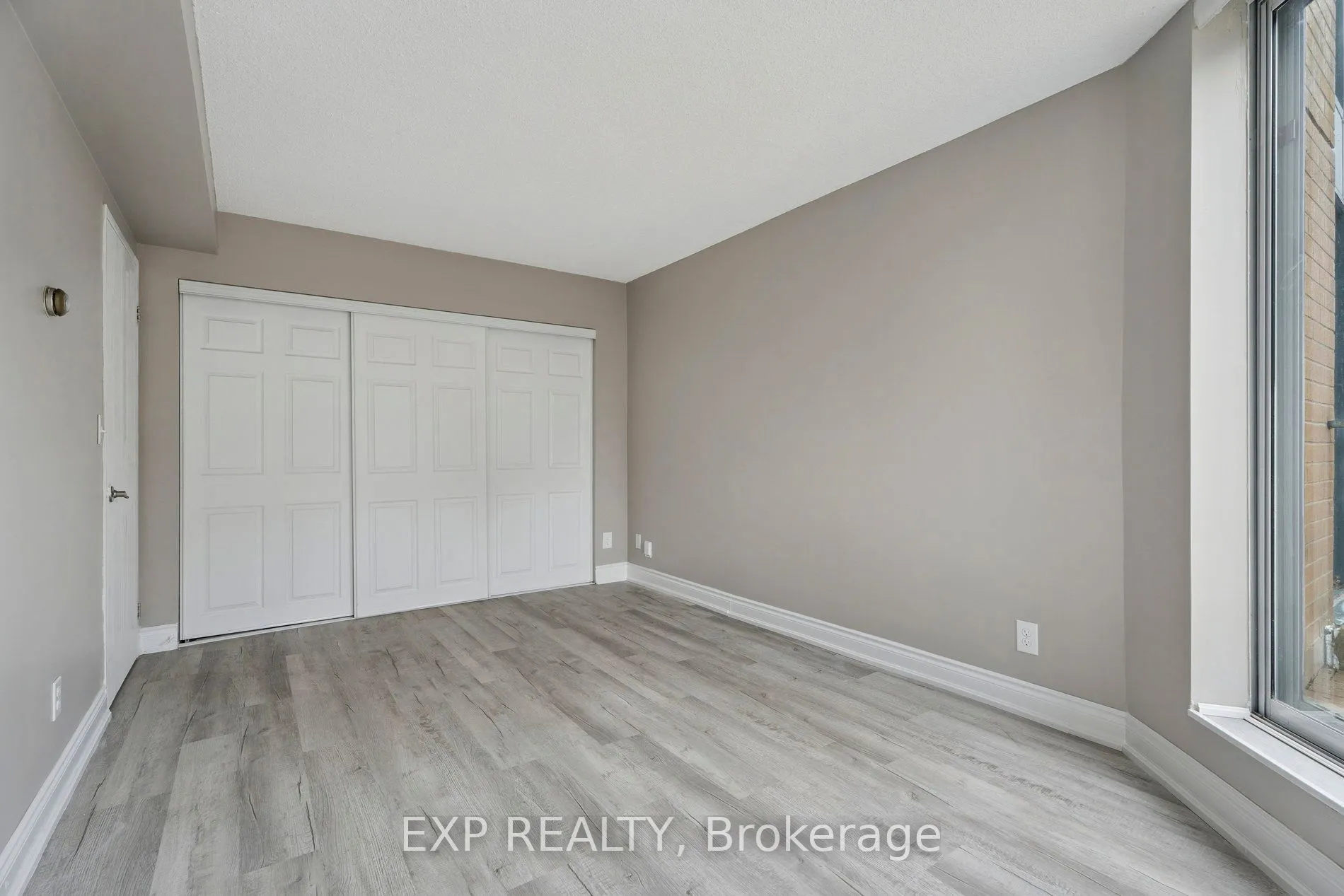 140 Dunlop Street E, #301