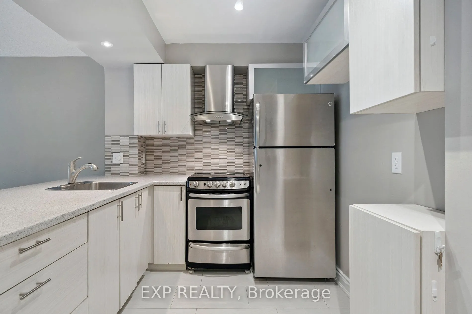 140 Dunlop Street E, #301