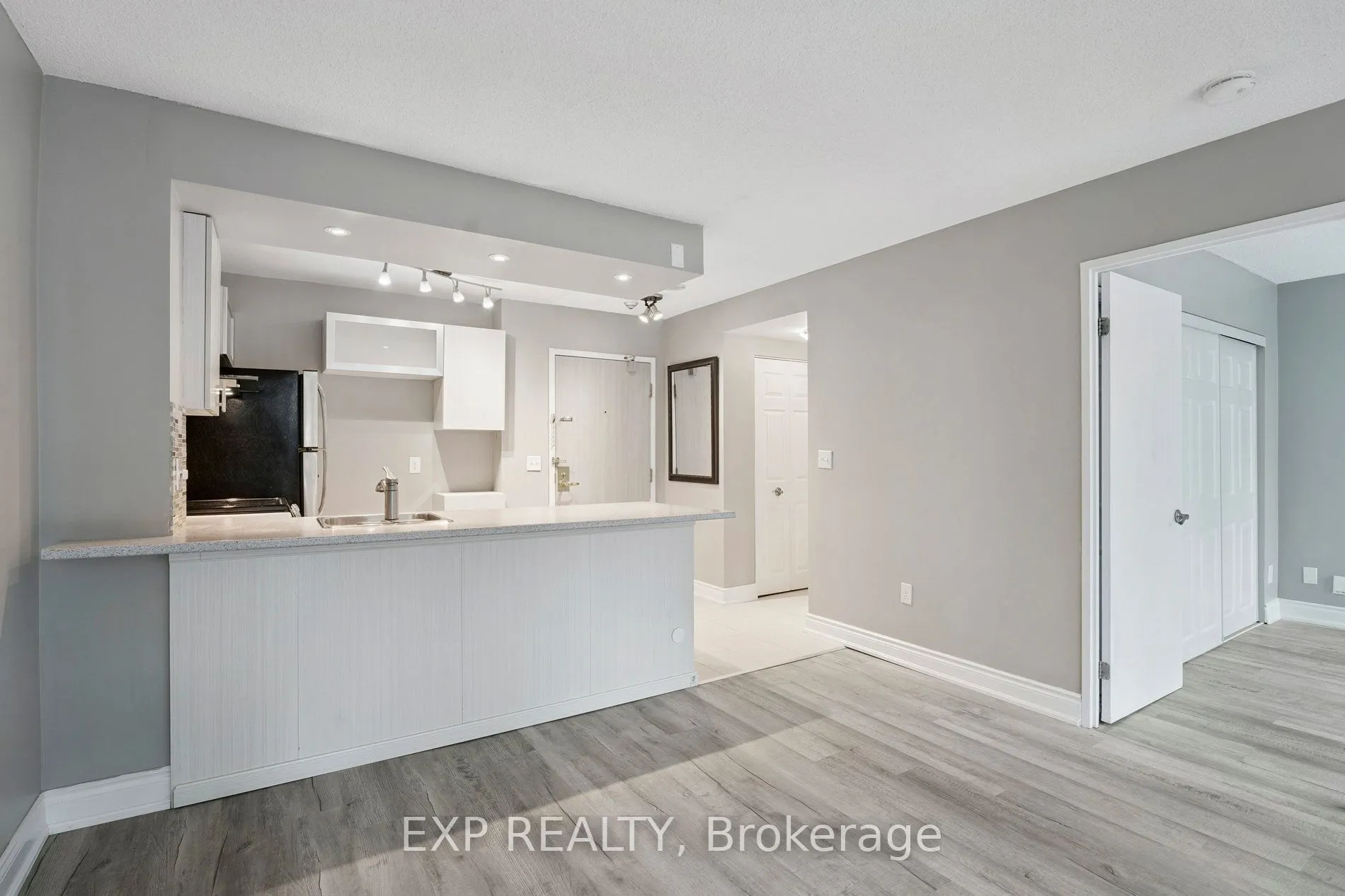 140 Dunlop Street E, #301