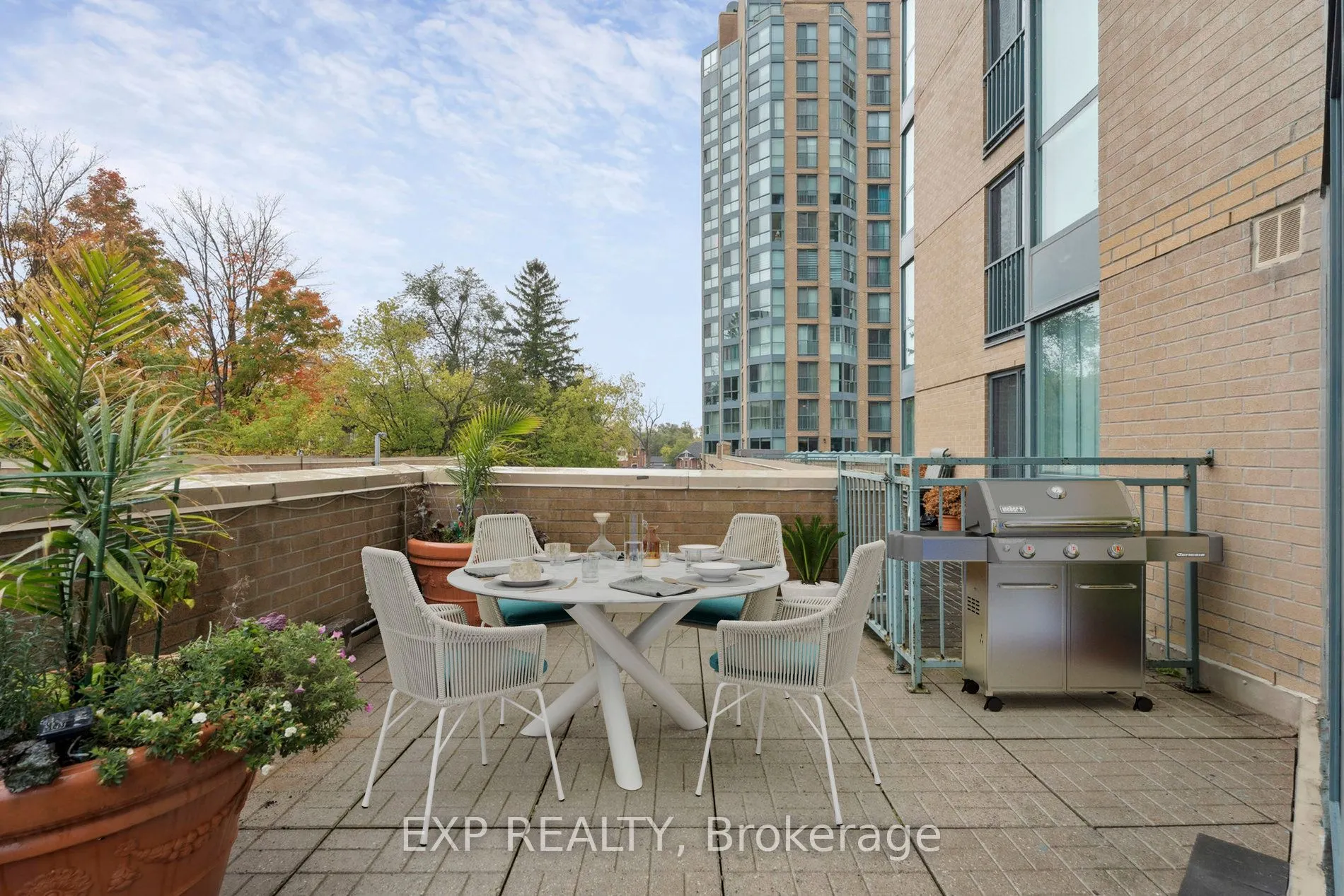 140 Dunlop Street E, #301