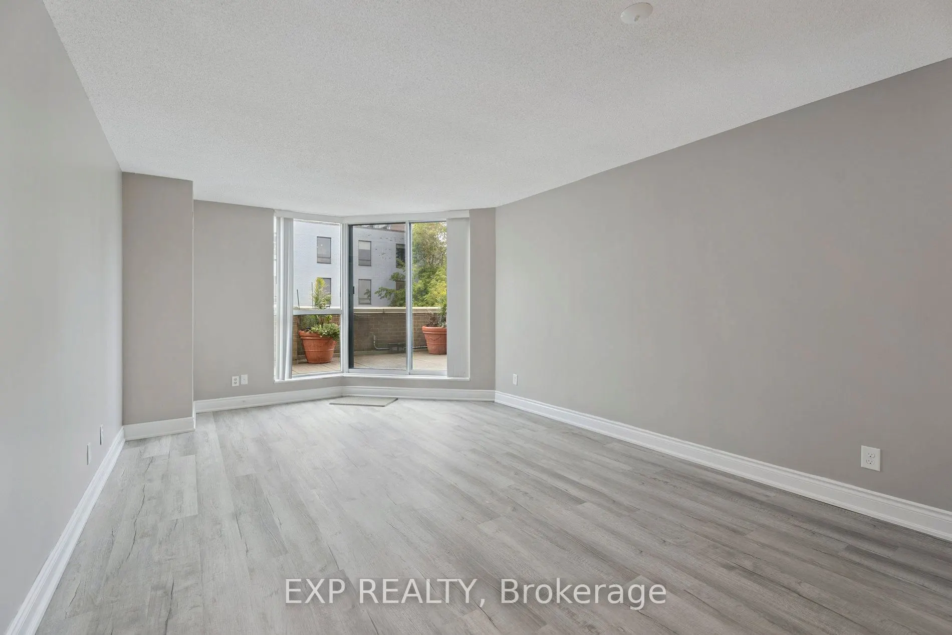 140 Dunlop Street E, #301