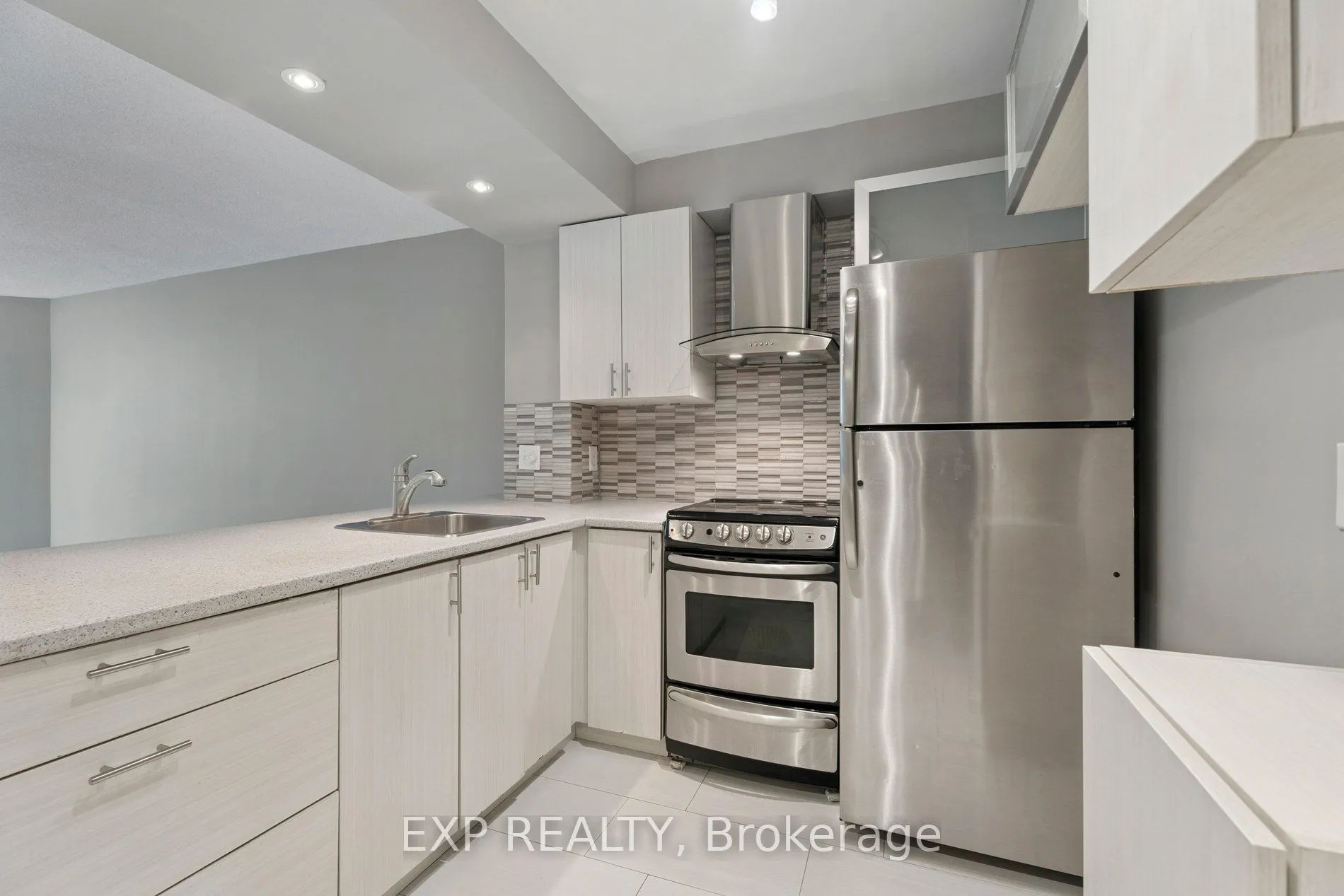 140 Dunlop Street E, #301