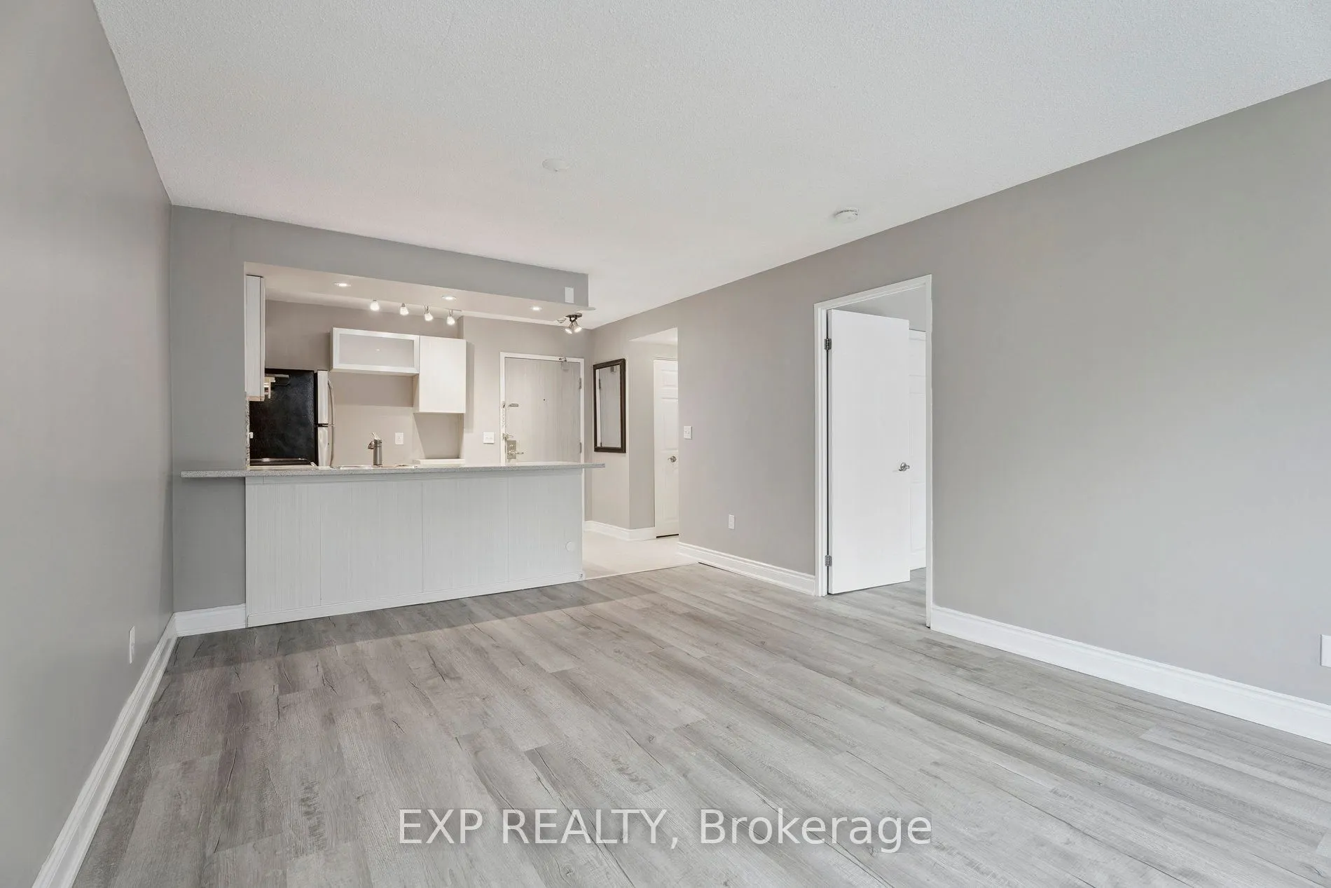 140 Dunlop Street E, #301