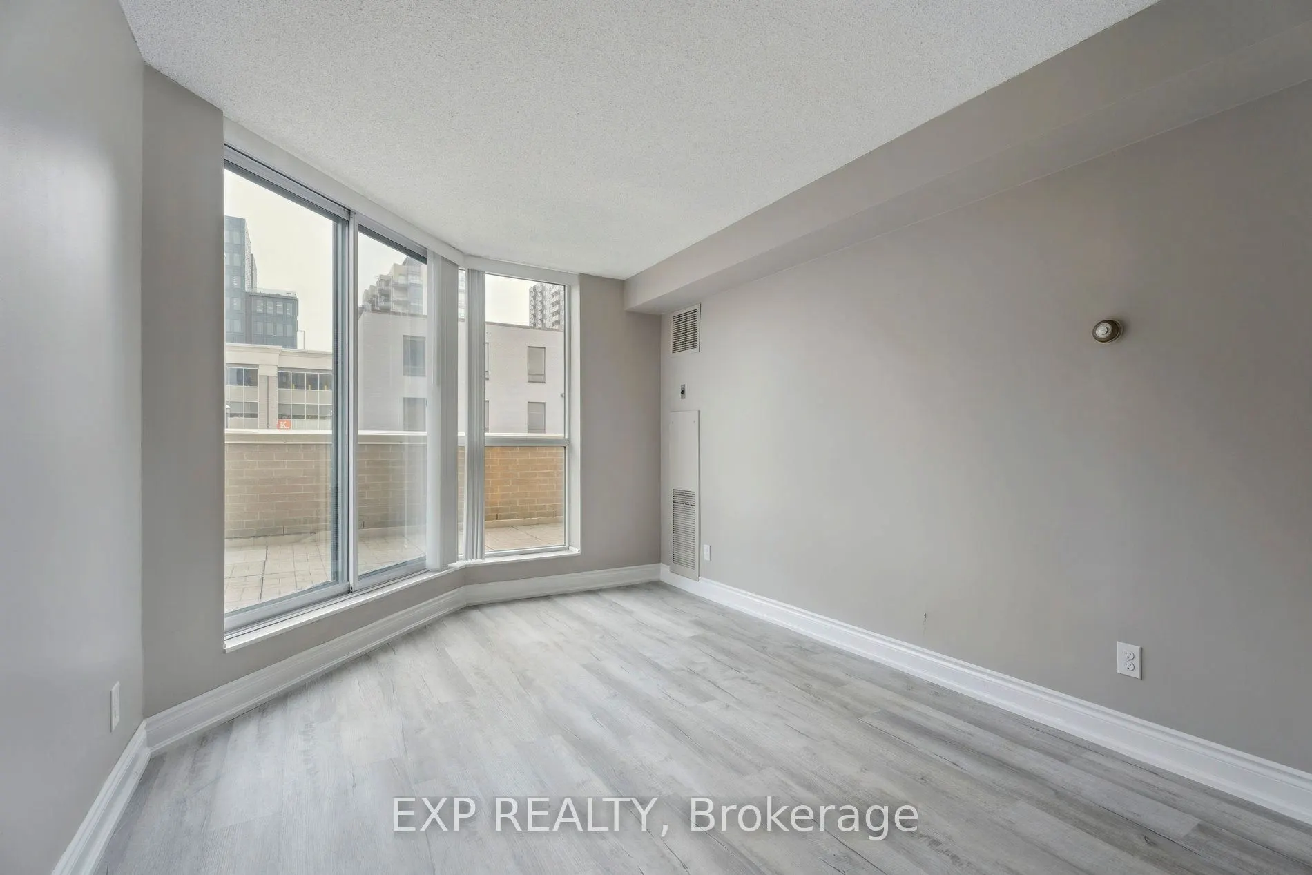 140 Dunlop Street E, #301