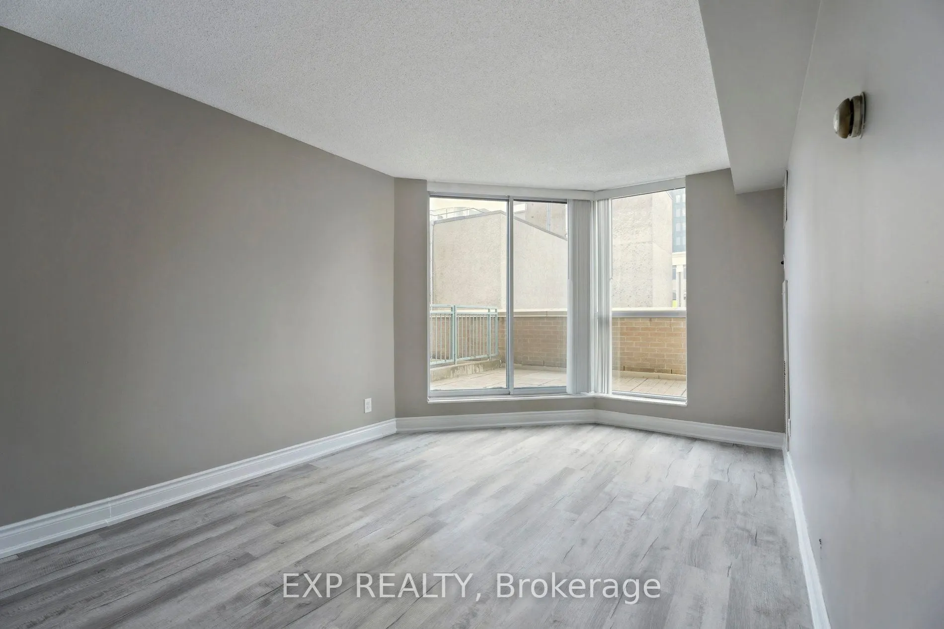 140 Dunlop Street E, #301