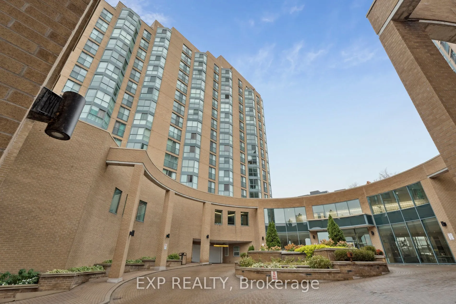 140 Dunlop Street E, #301