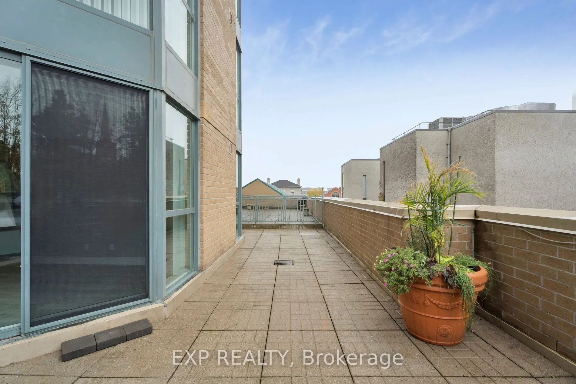 140 Dunlop Street E, #301