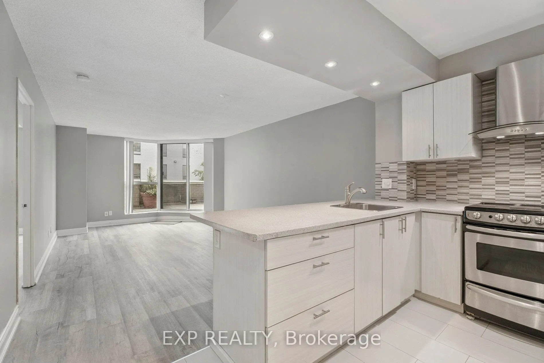 140 Dunlop Street E, #301