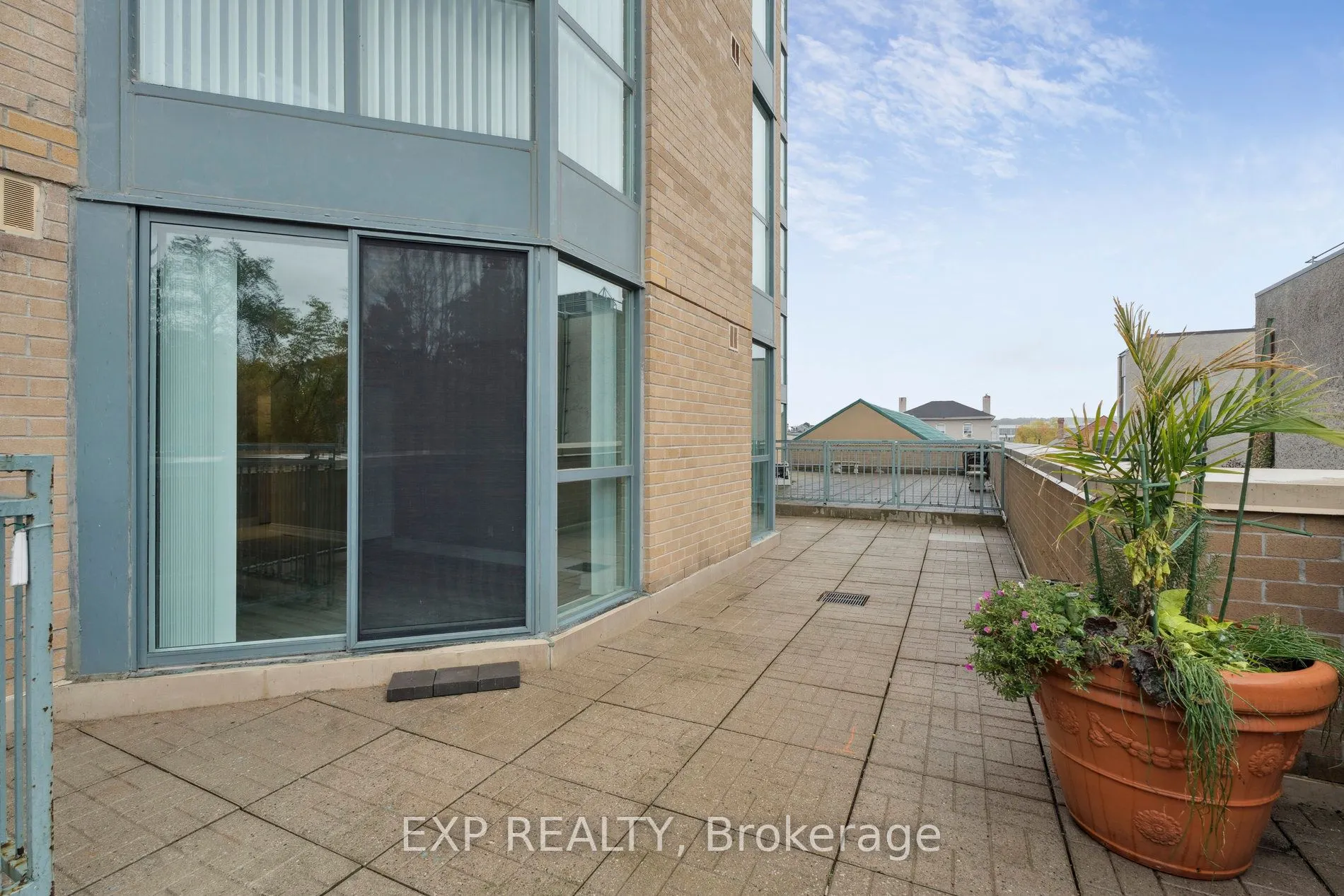 140 Dunlop Street E, #301