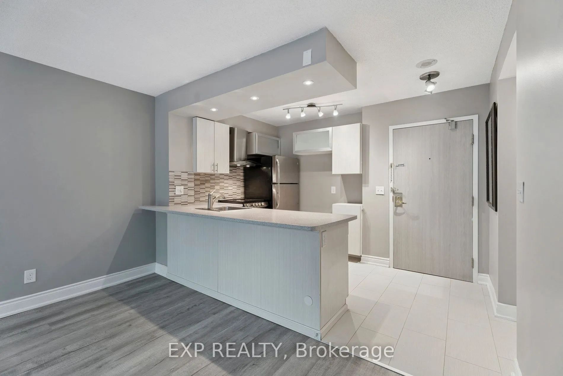 140 Dunlop Street E, #301