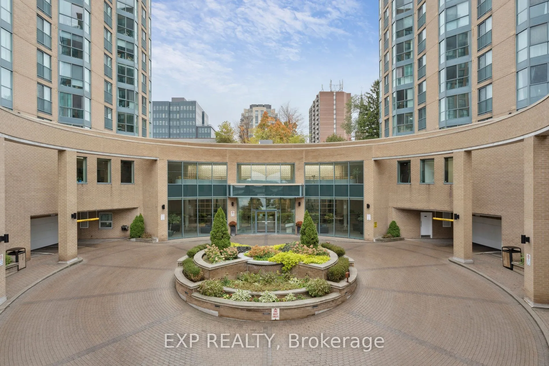 140 Dunlop Street E, #301