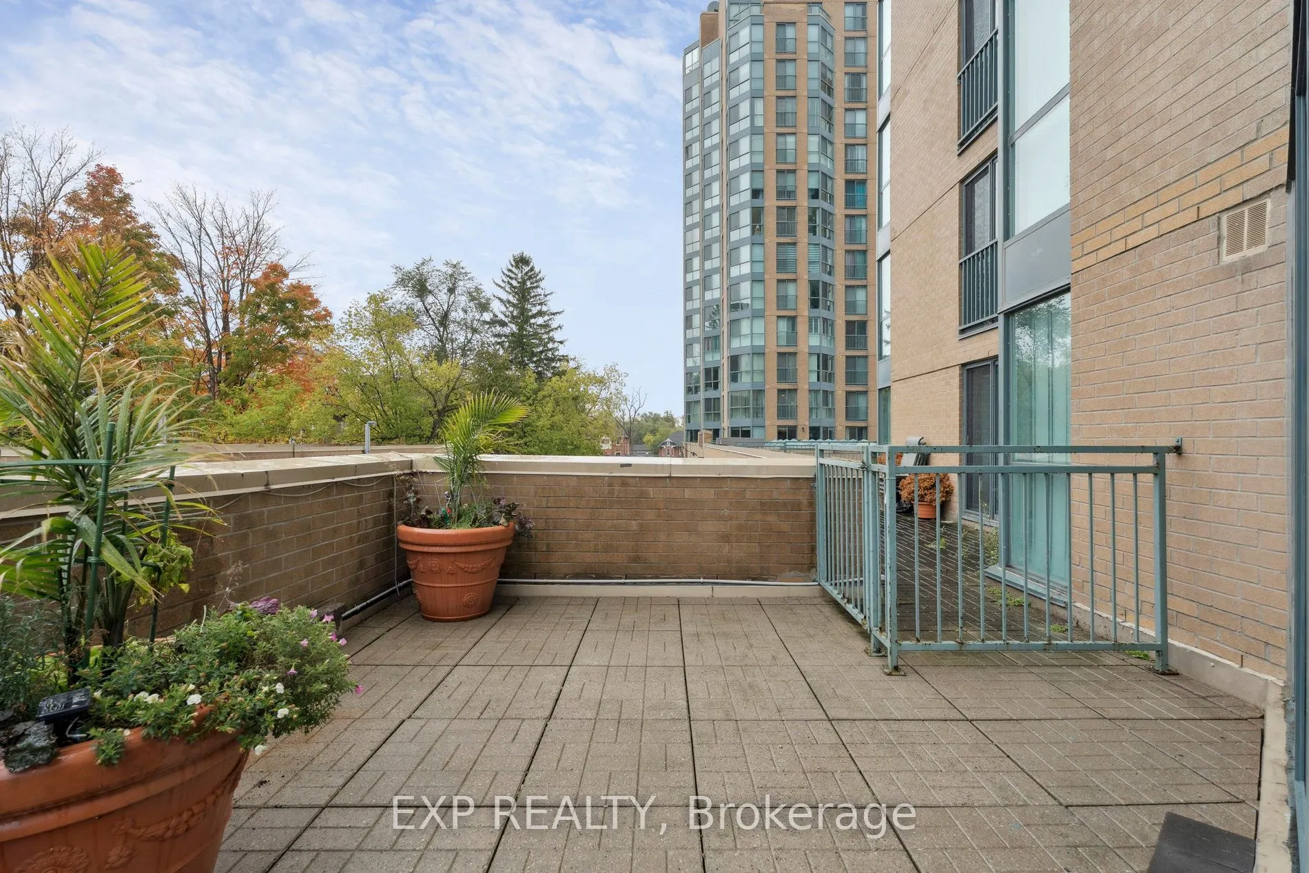 140 Dunlop Street E, #301