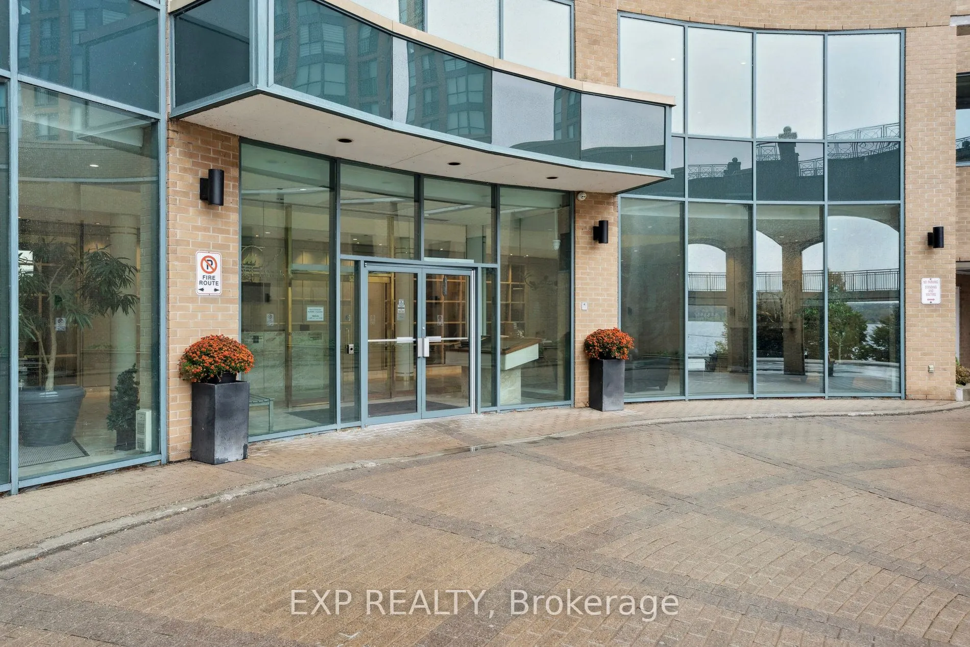 140 Dunlop Street E, #301