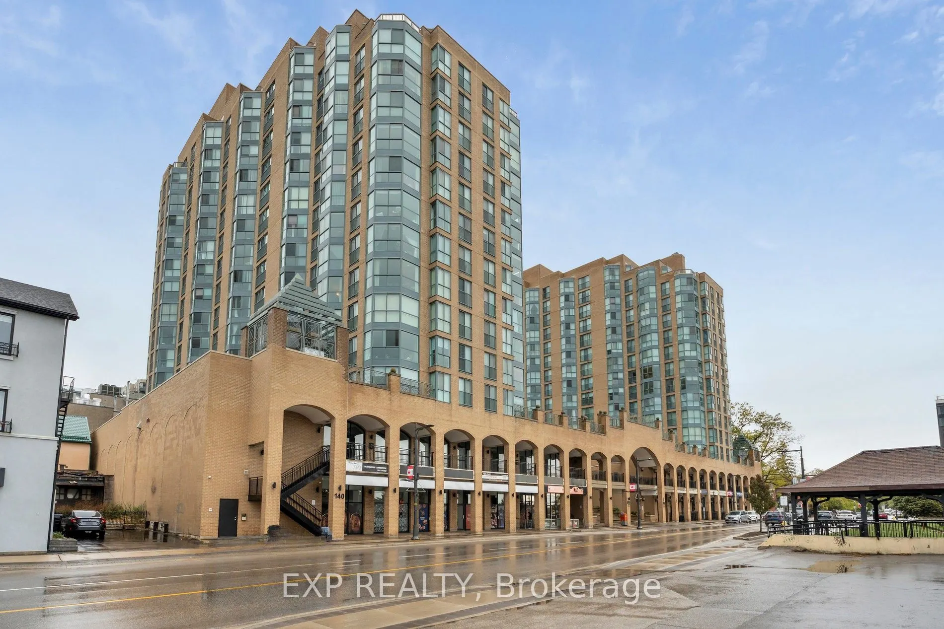 140 Dunlop Street E, #301