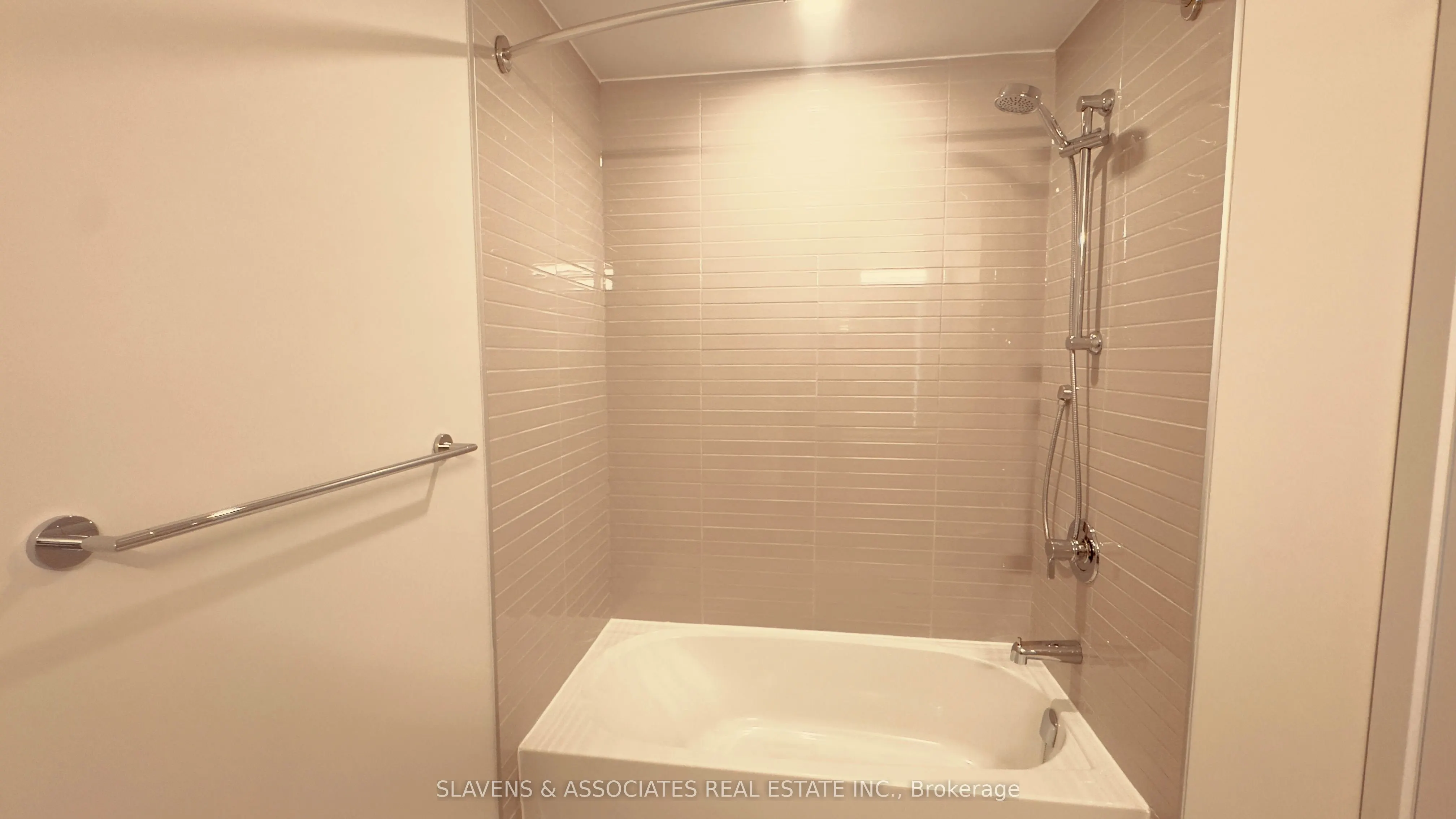 41 Johnson Street, #422