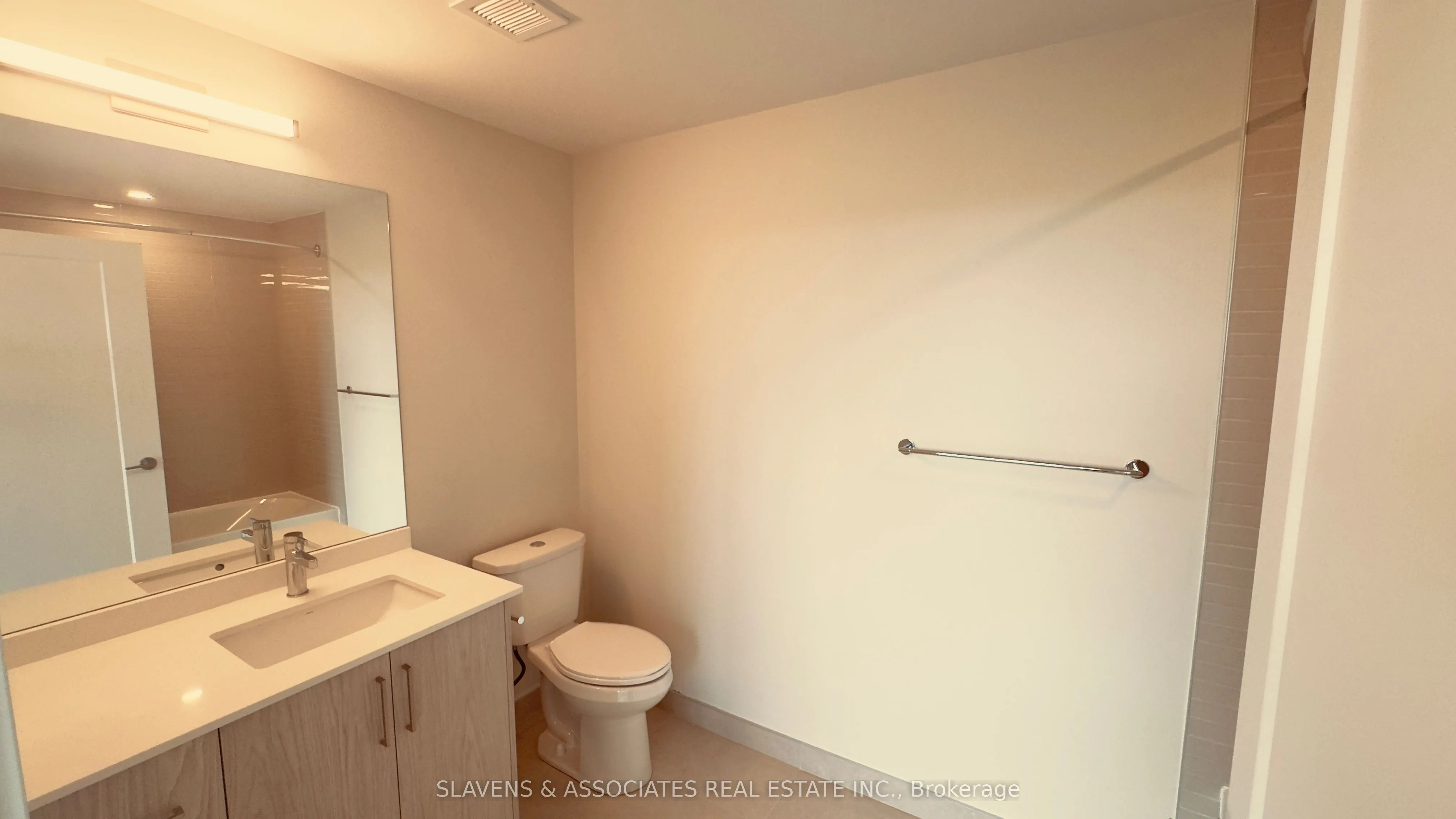 41 Johnson Street, #422