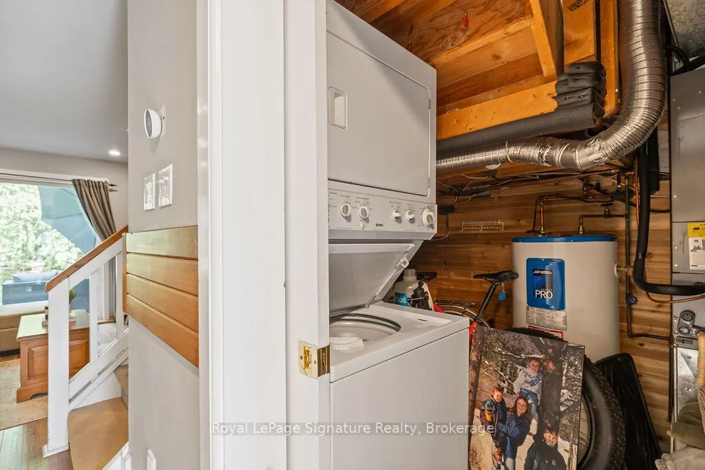 124 ESCARPMENT Crescent, #2