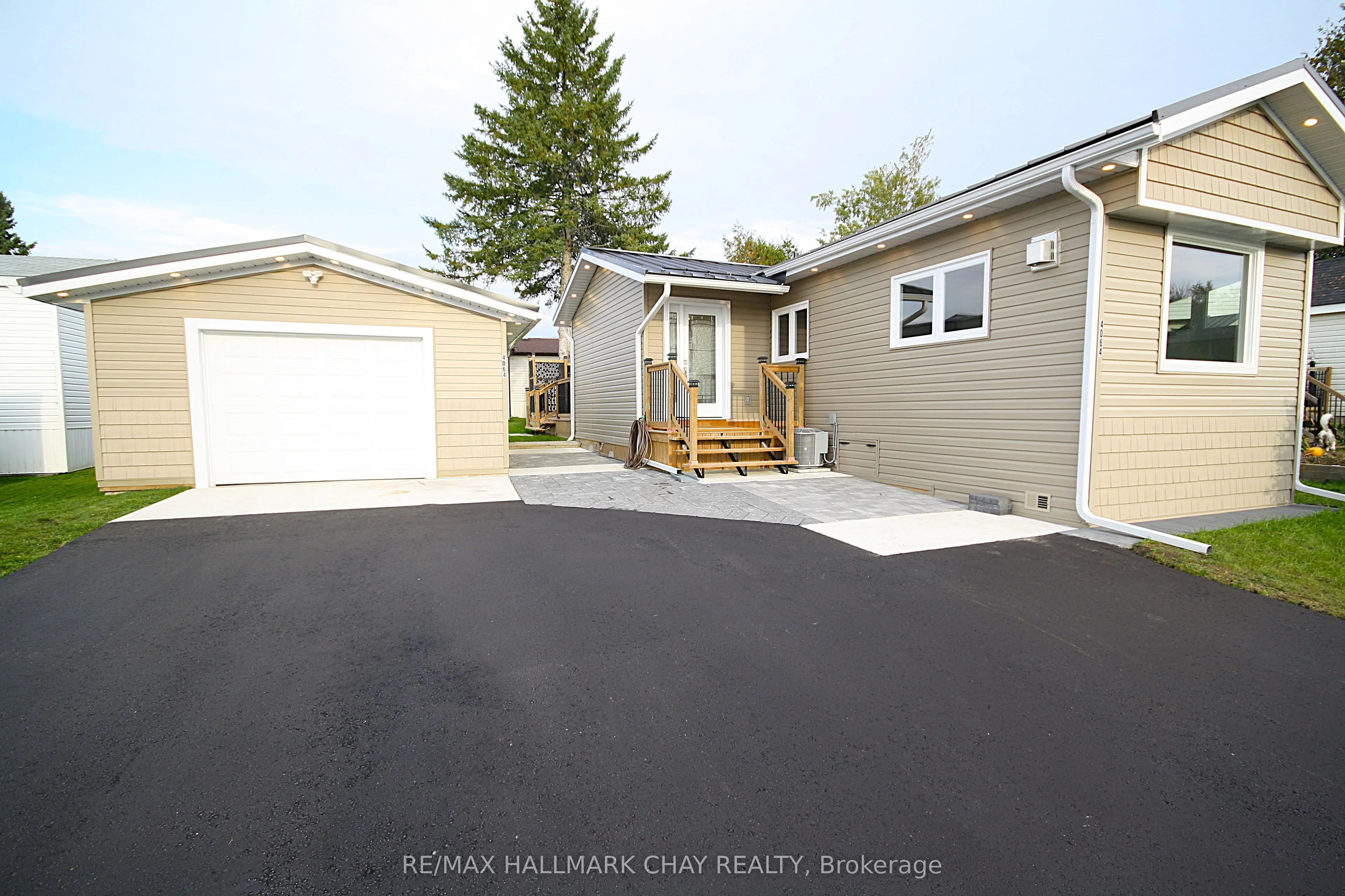 4064 ASH Crescent