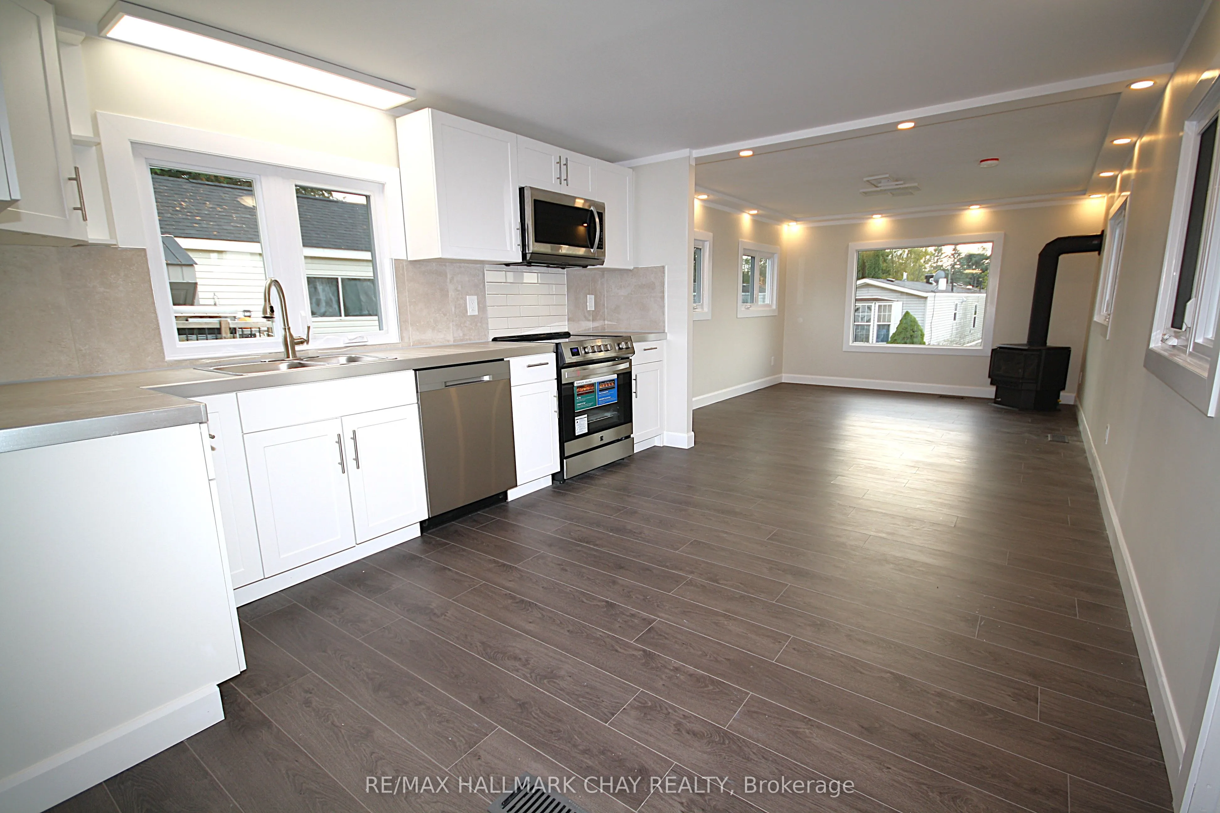 4064 ASH Crescent
