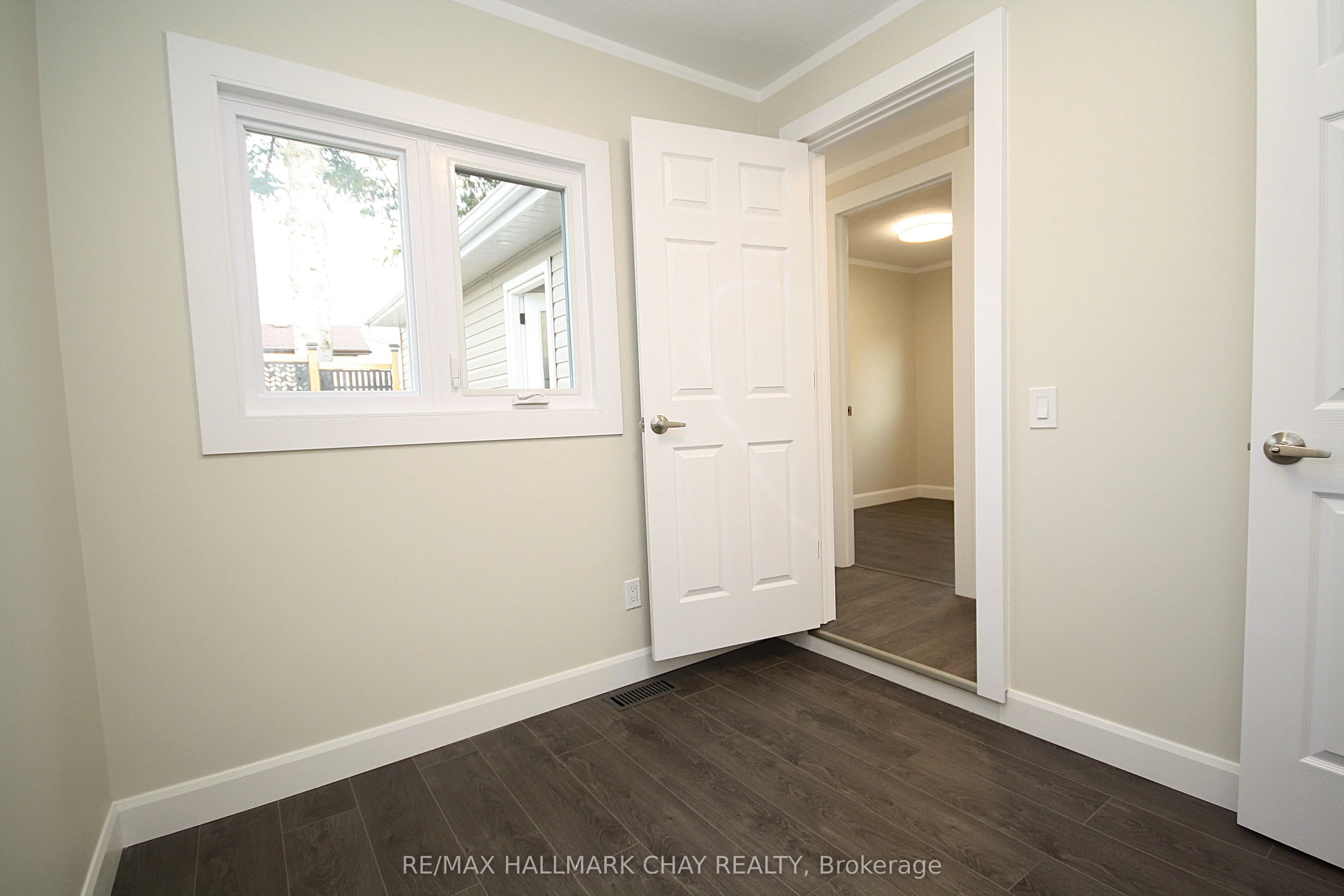 4064 ASH Crescent