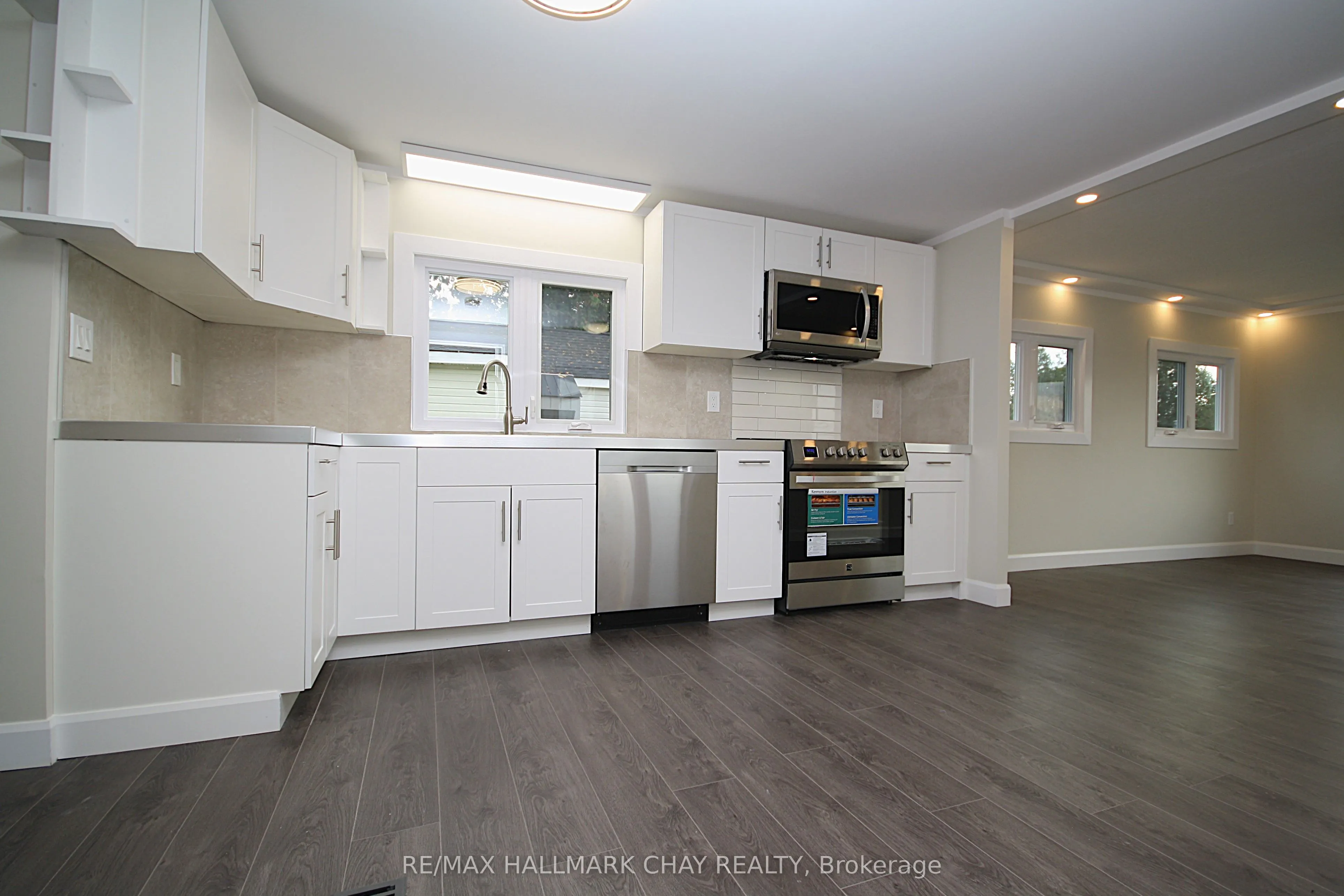 4064 ASH Crescent