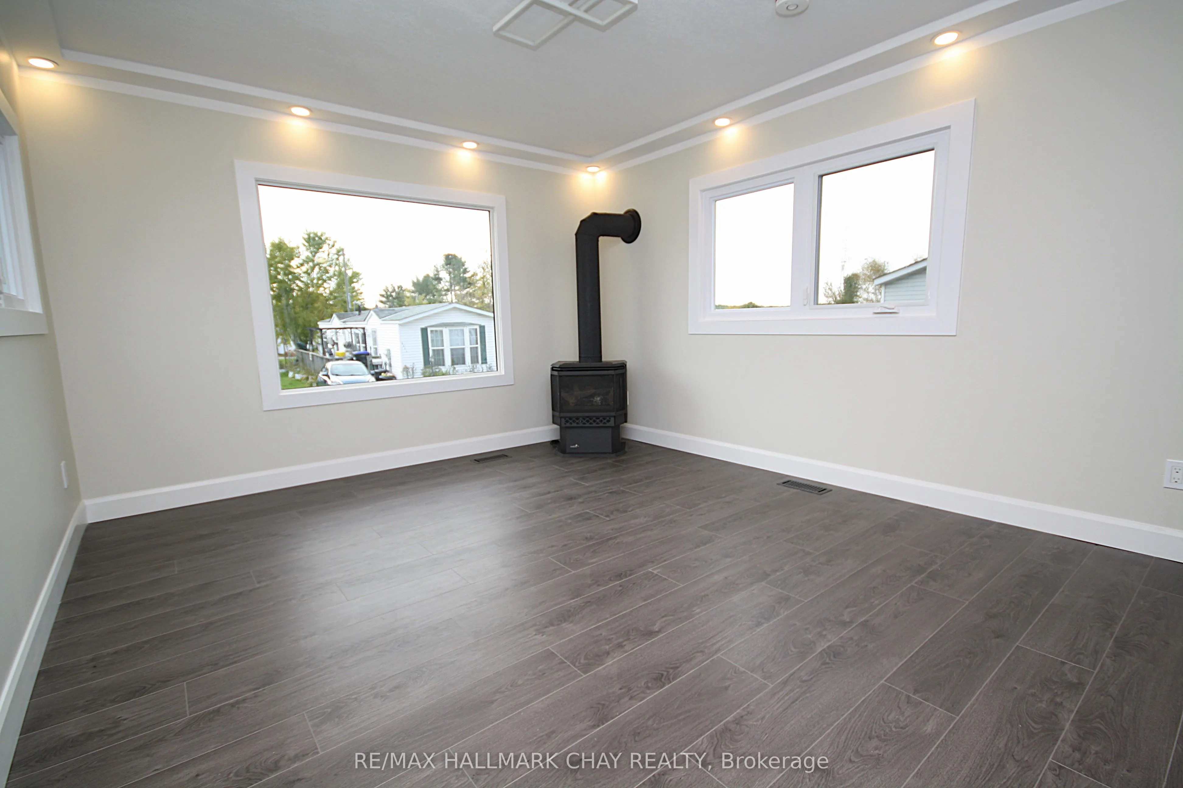 4064 ASH Crescent