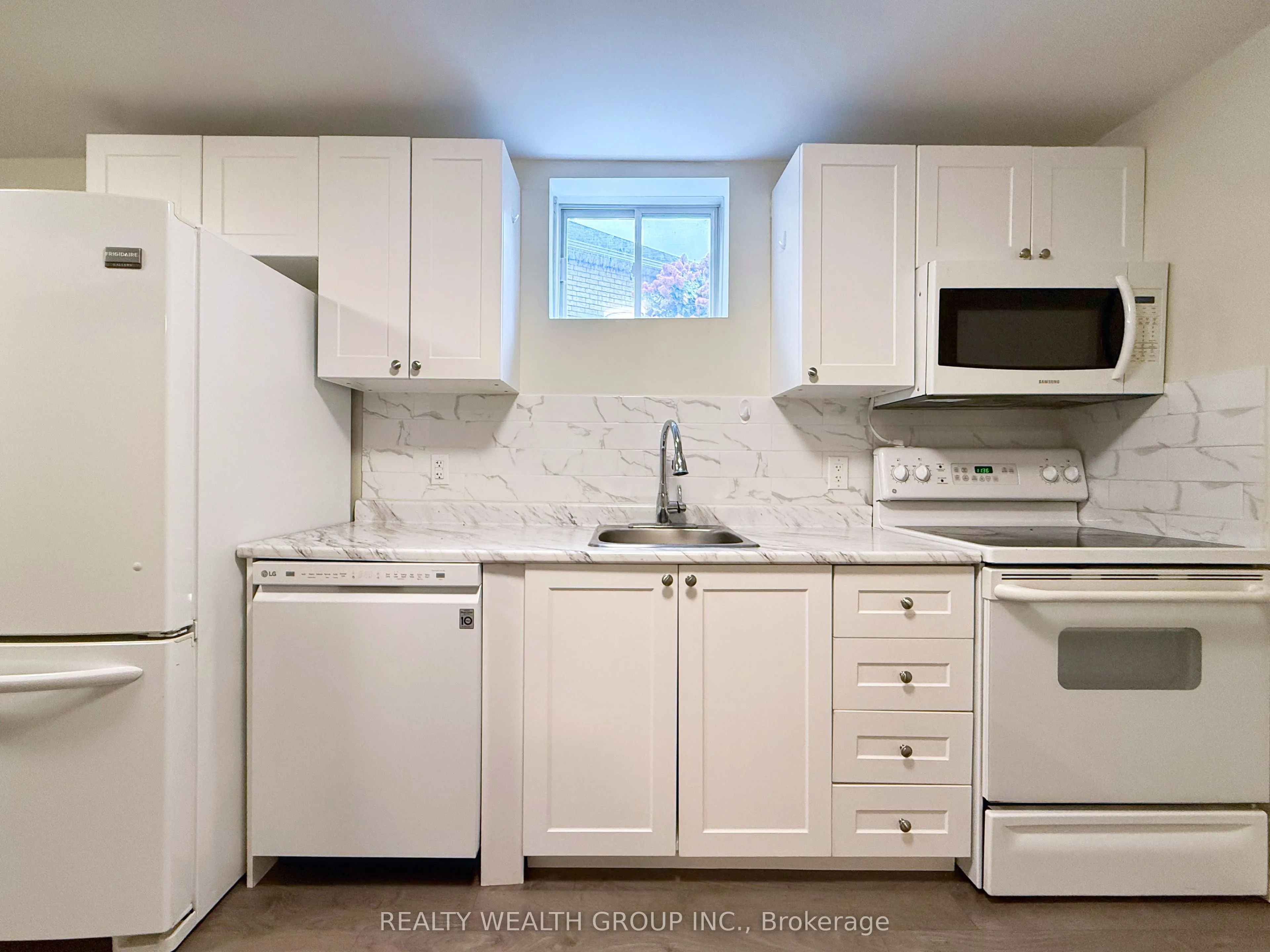 61 Stollar Boulevard, #Lower